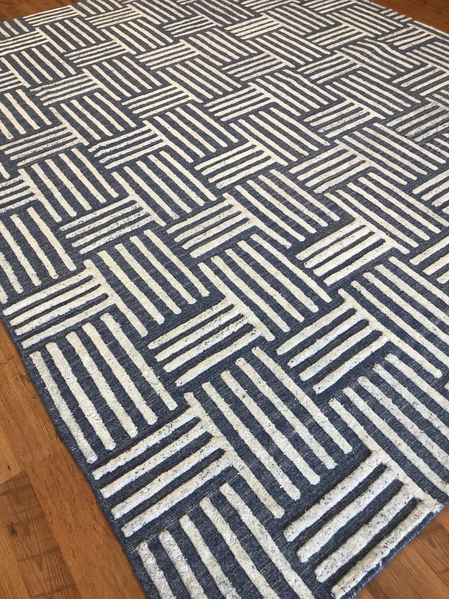 Village Collection Modern Rug (8'3" x 9'10")