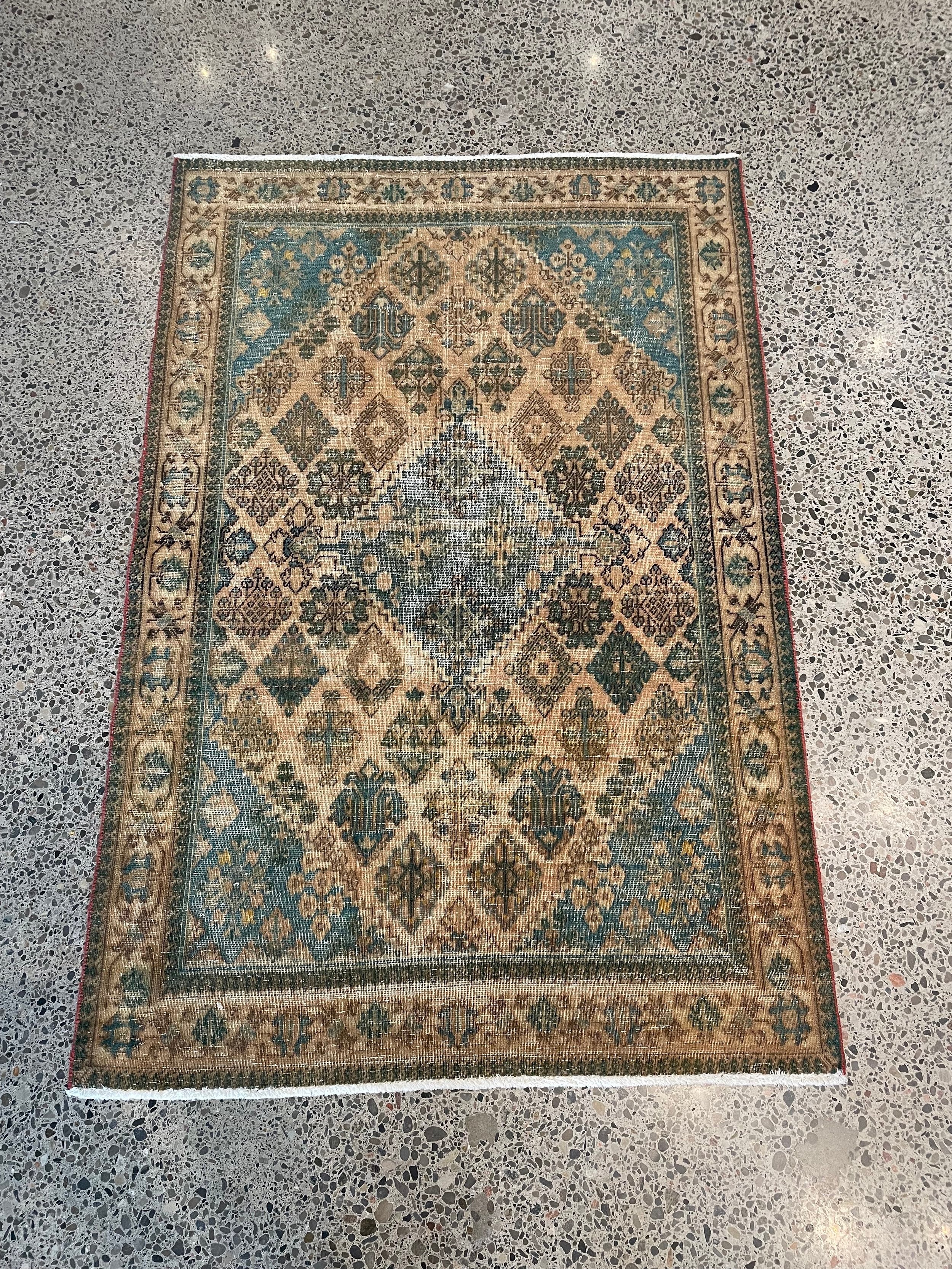 Meymeh Vintage Wool Rug (3'5" x 5'1")