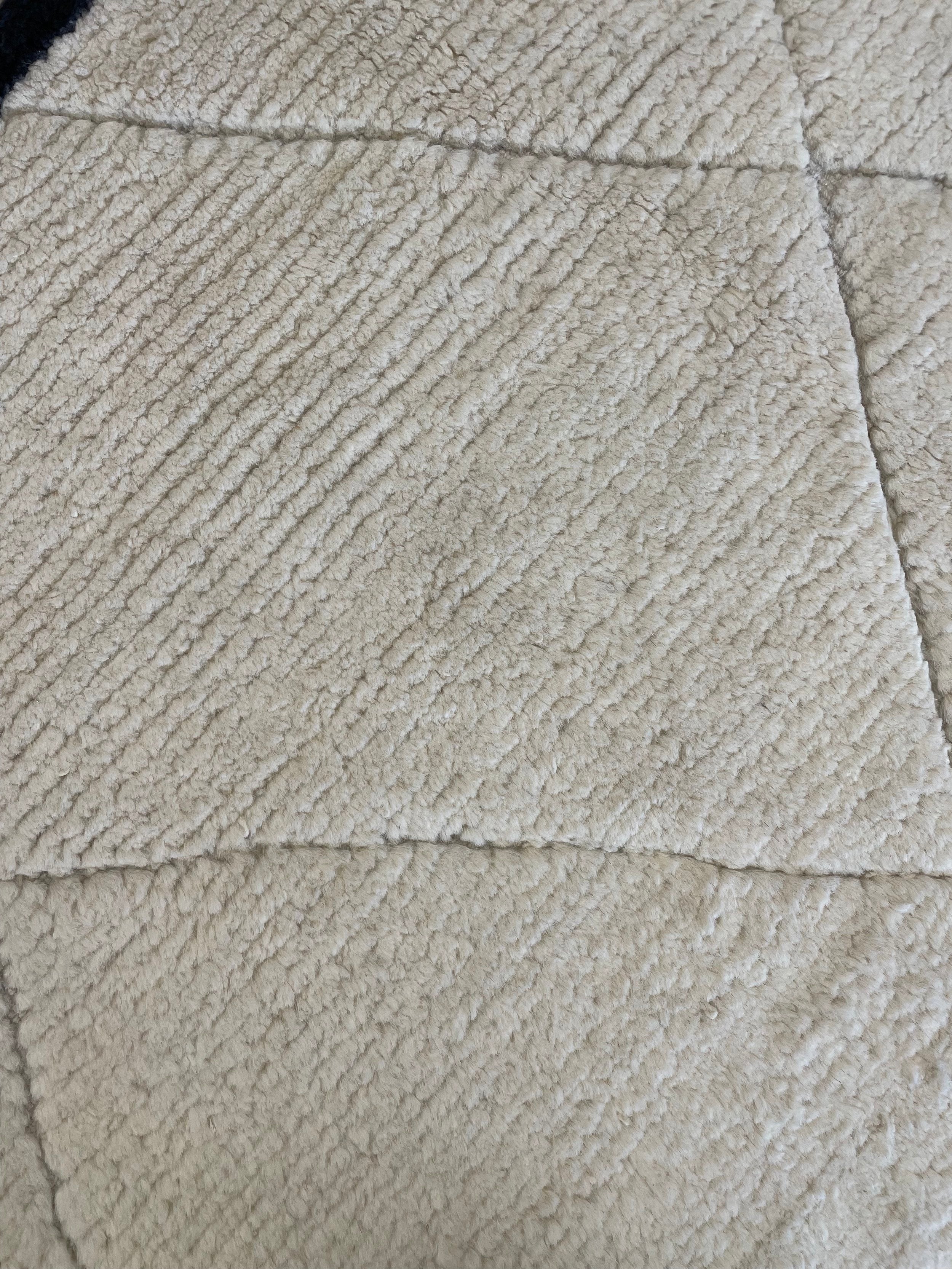 Nomad Collection Neutral Wool Rug (5x8)
