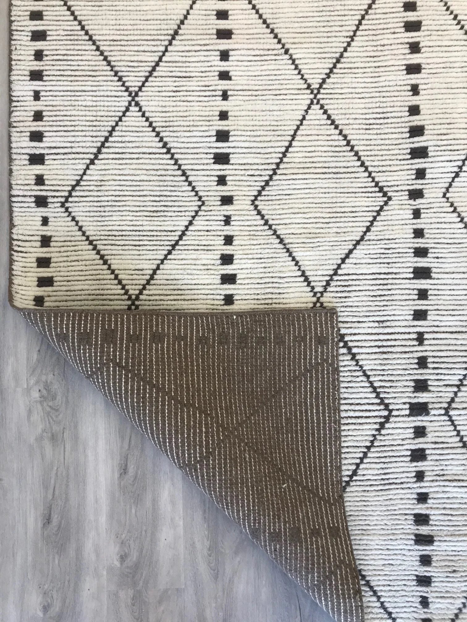 Moroccan Design Wool Rug (8'9" x 11'6")