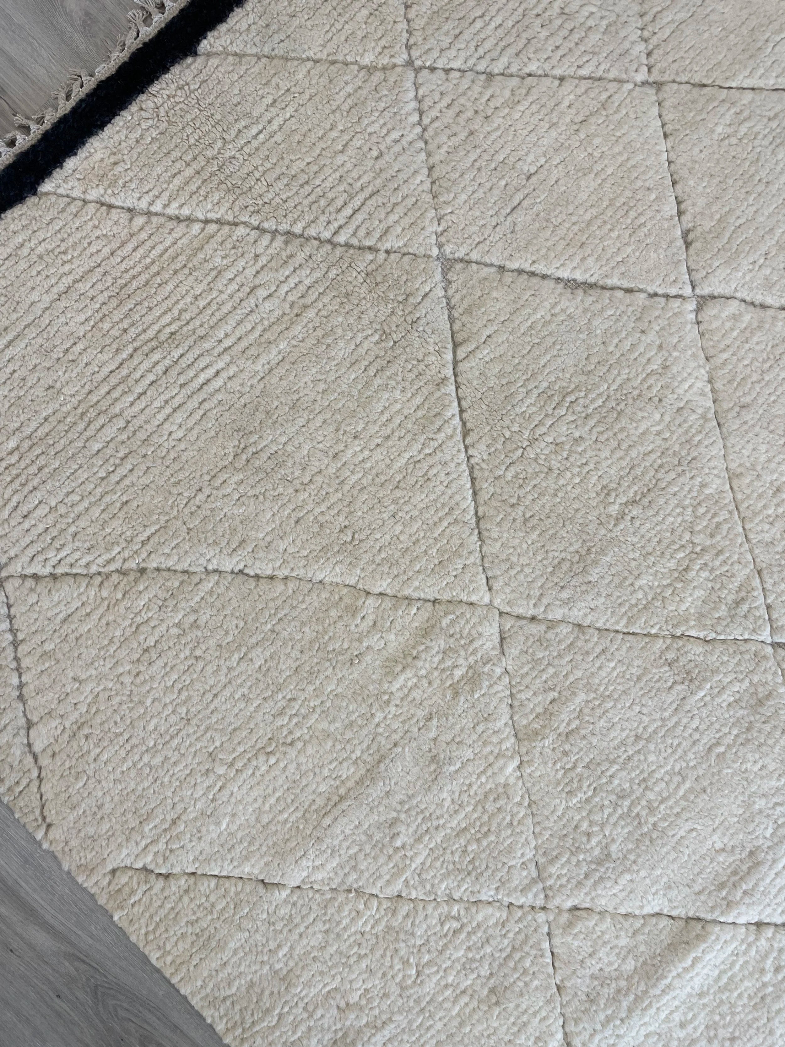 Nomad Collection Neutral Wool Rug (5x8)