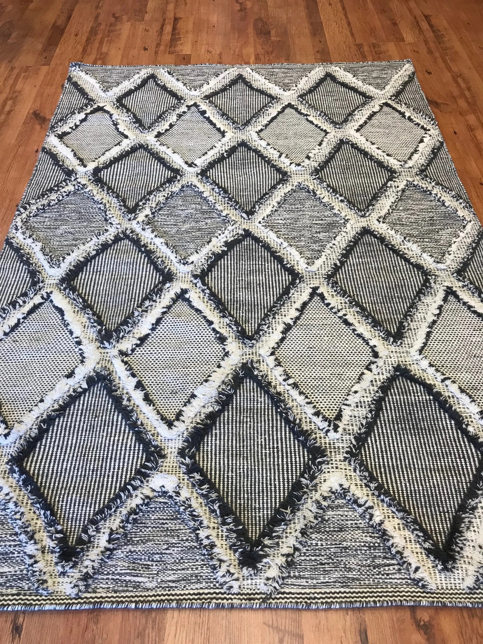Moroccan-Style Contemporary Wool Rug (5'3" x 7'7")