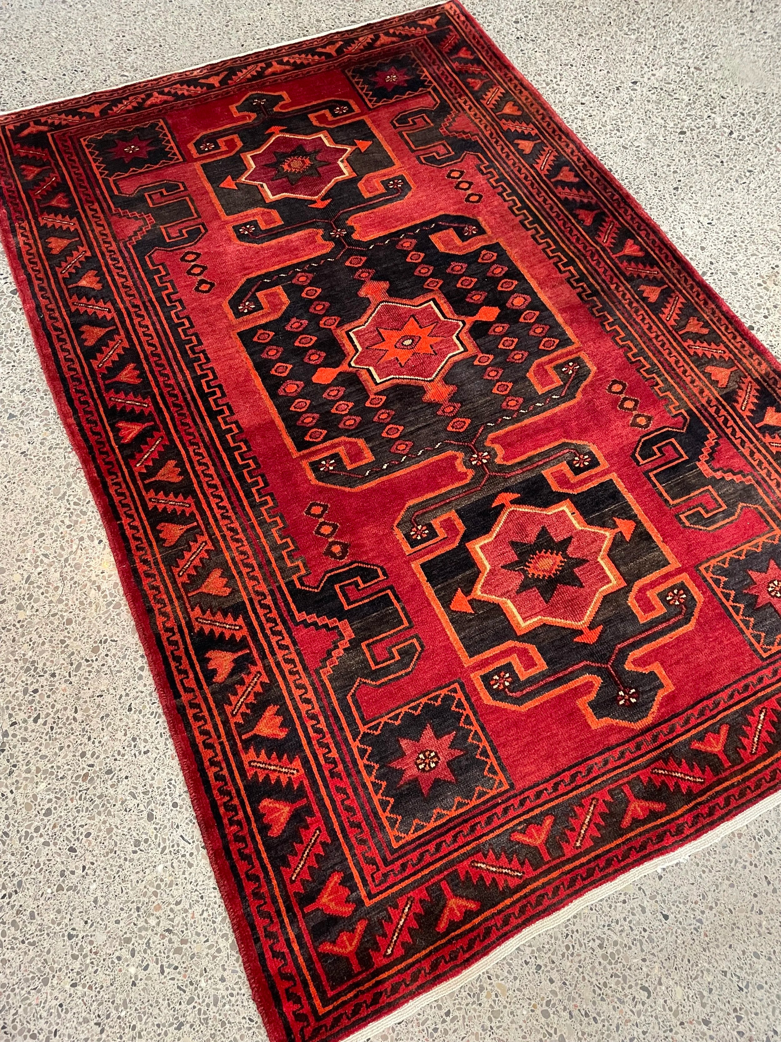 Nahavand Tribal Wool Rug (5'3" x 8'3")