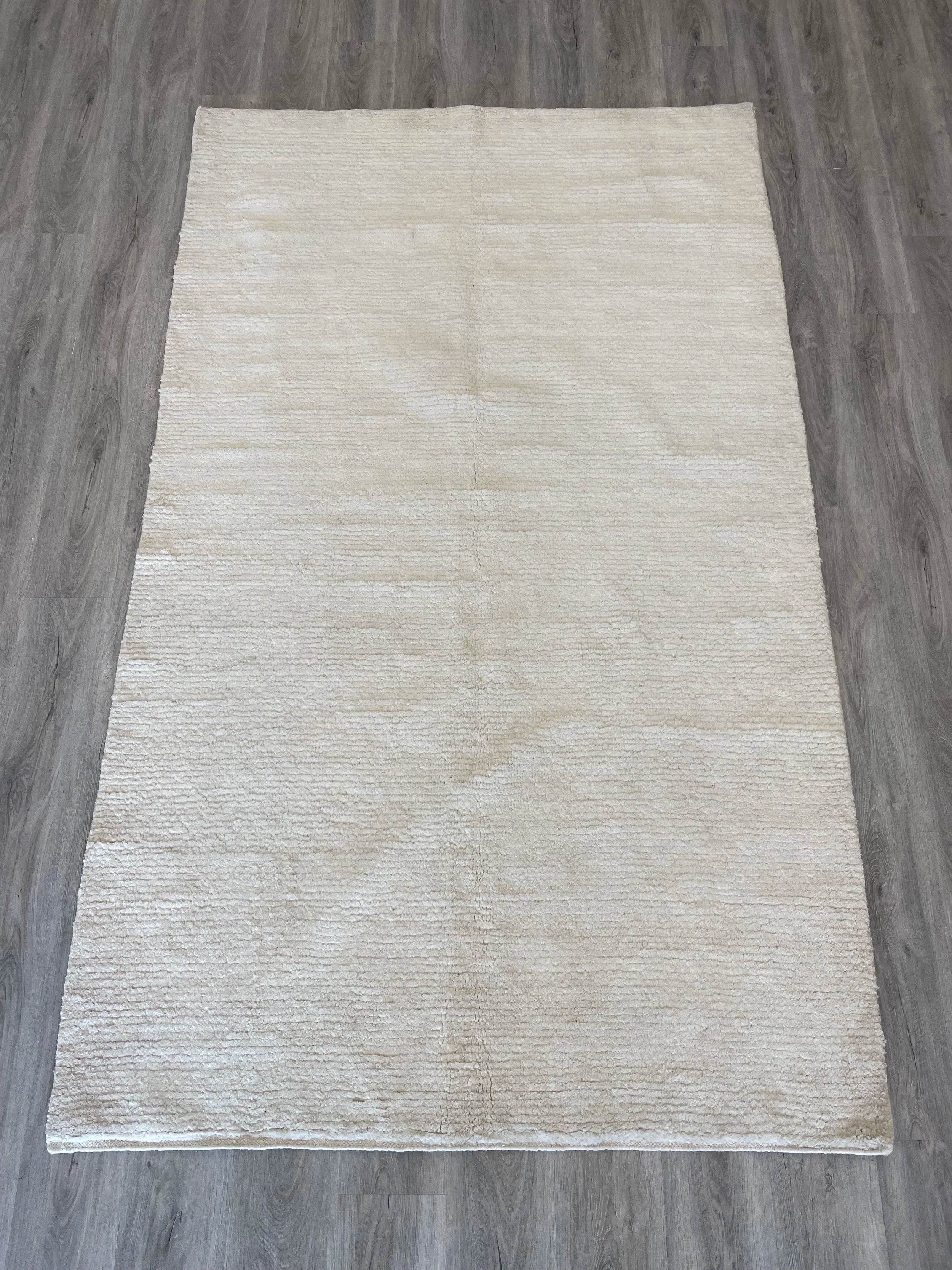 Nomad Collection Neutral Wool Rug (5’0” x 7’4”)