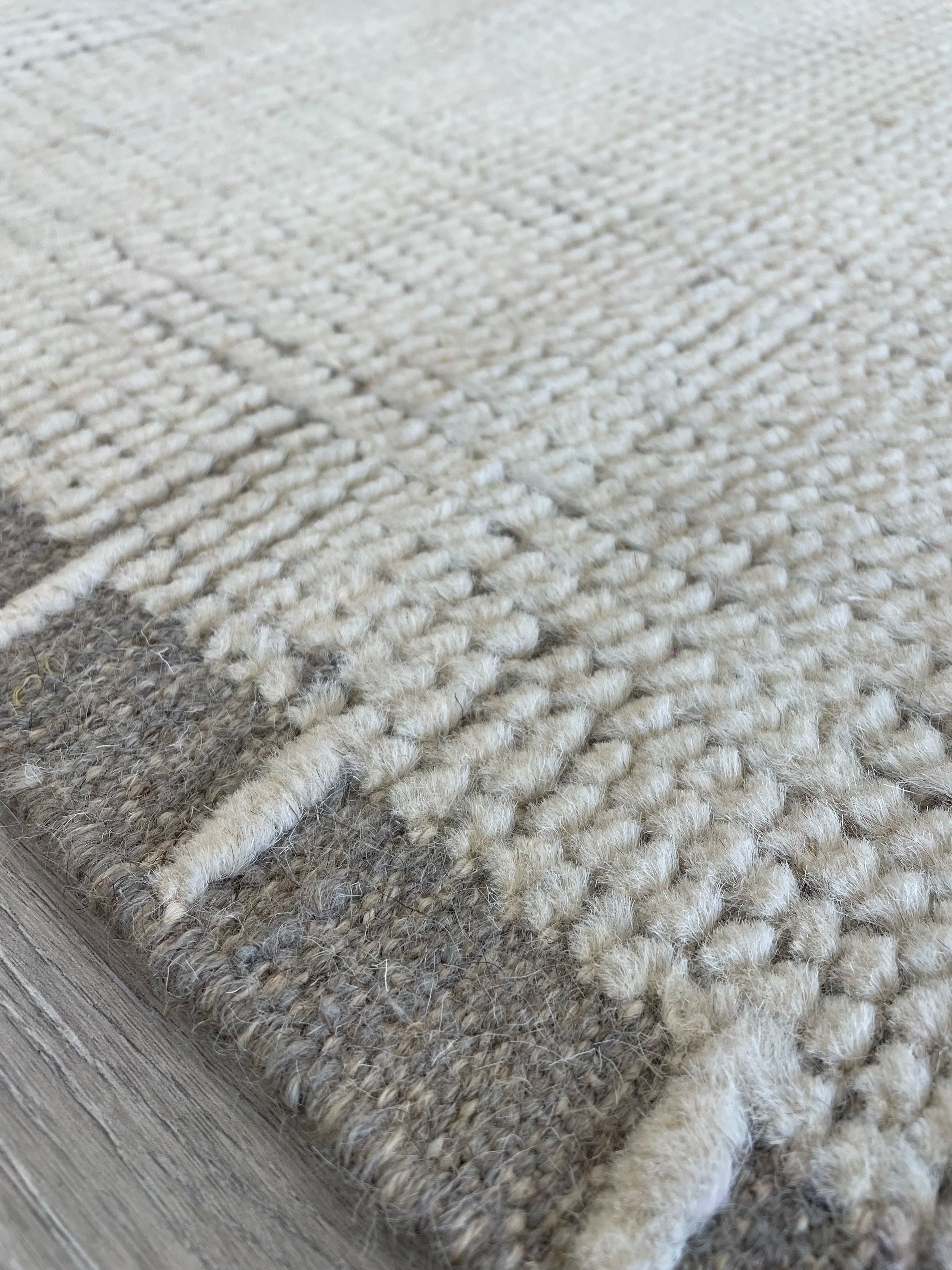Nomad Collection Neutral Wool Rug (5x8)