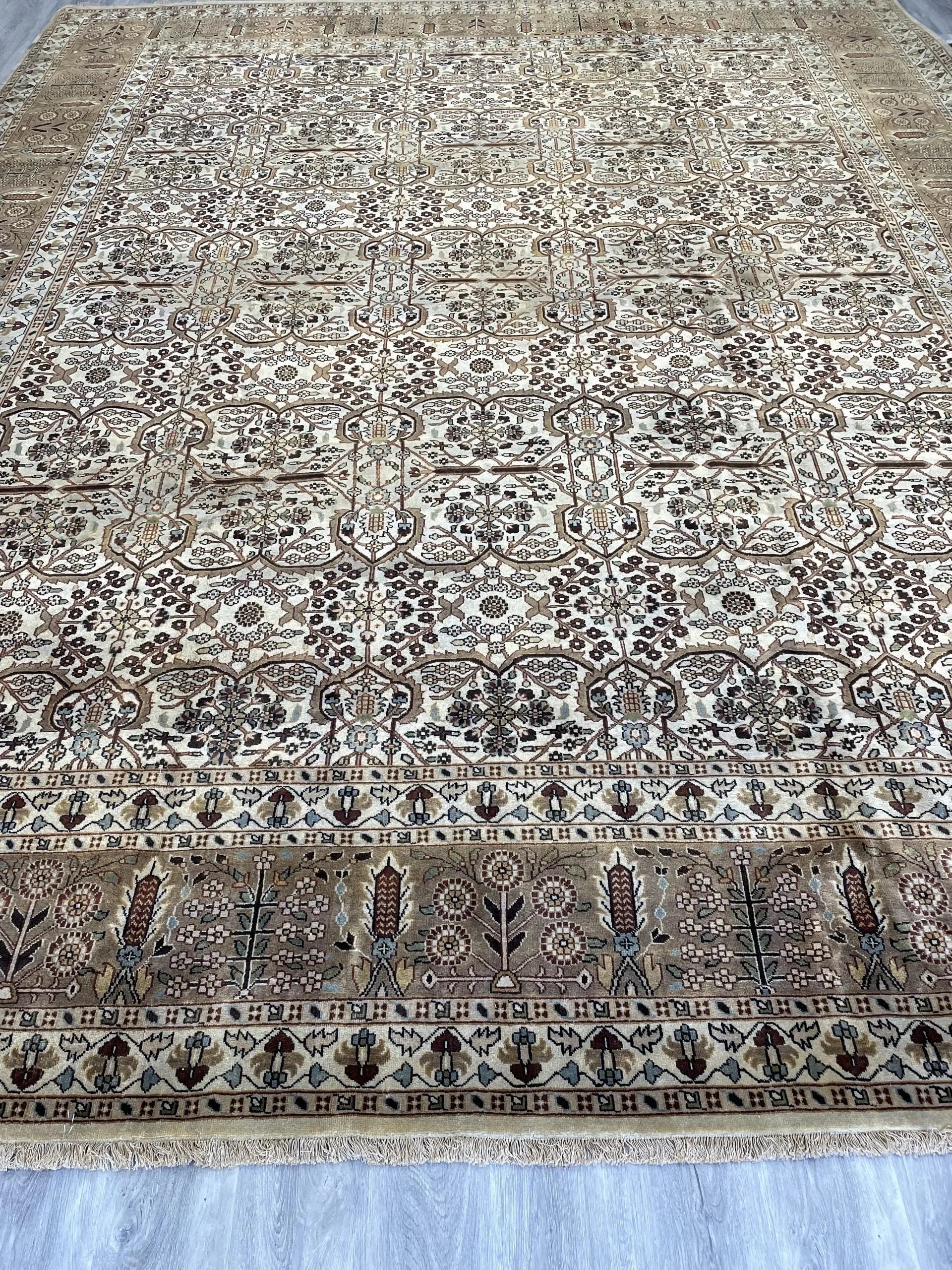 Tabriz Design Rug (11'11" x 14'8")
