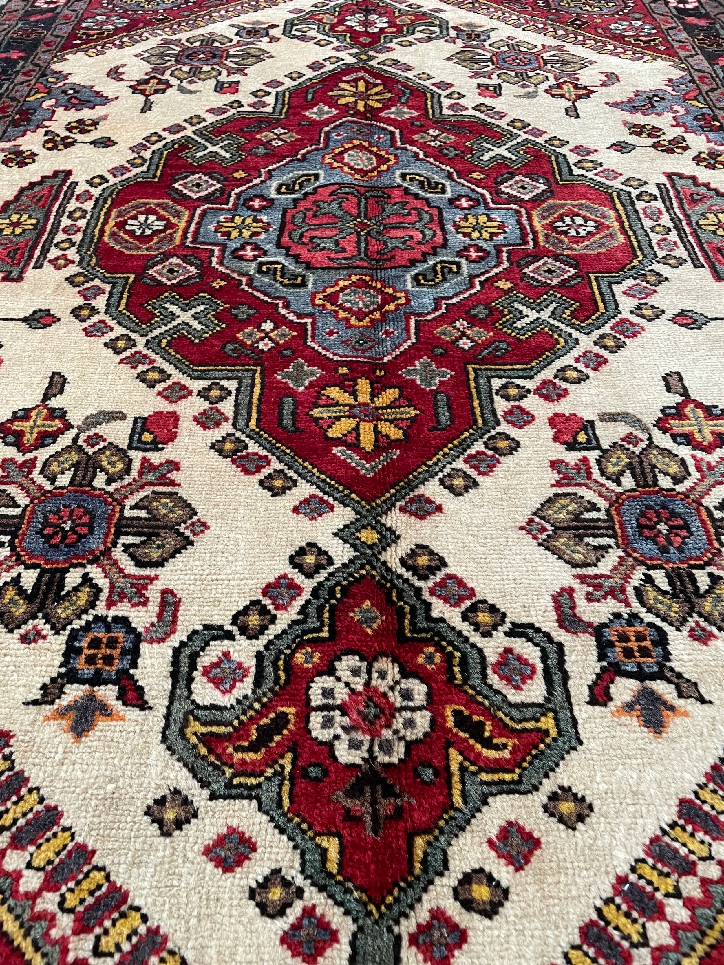 Saveh Tribal Wool Rug (3'7" x 5'2")