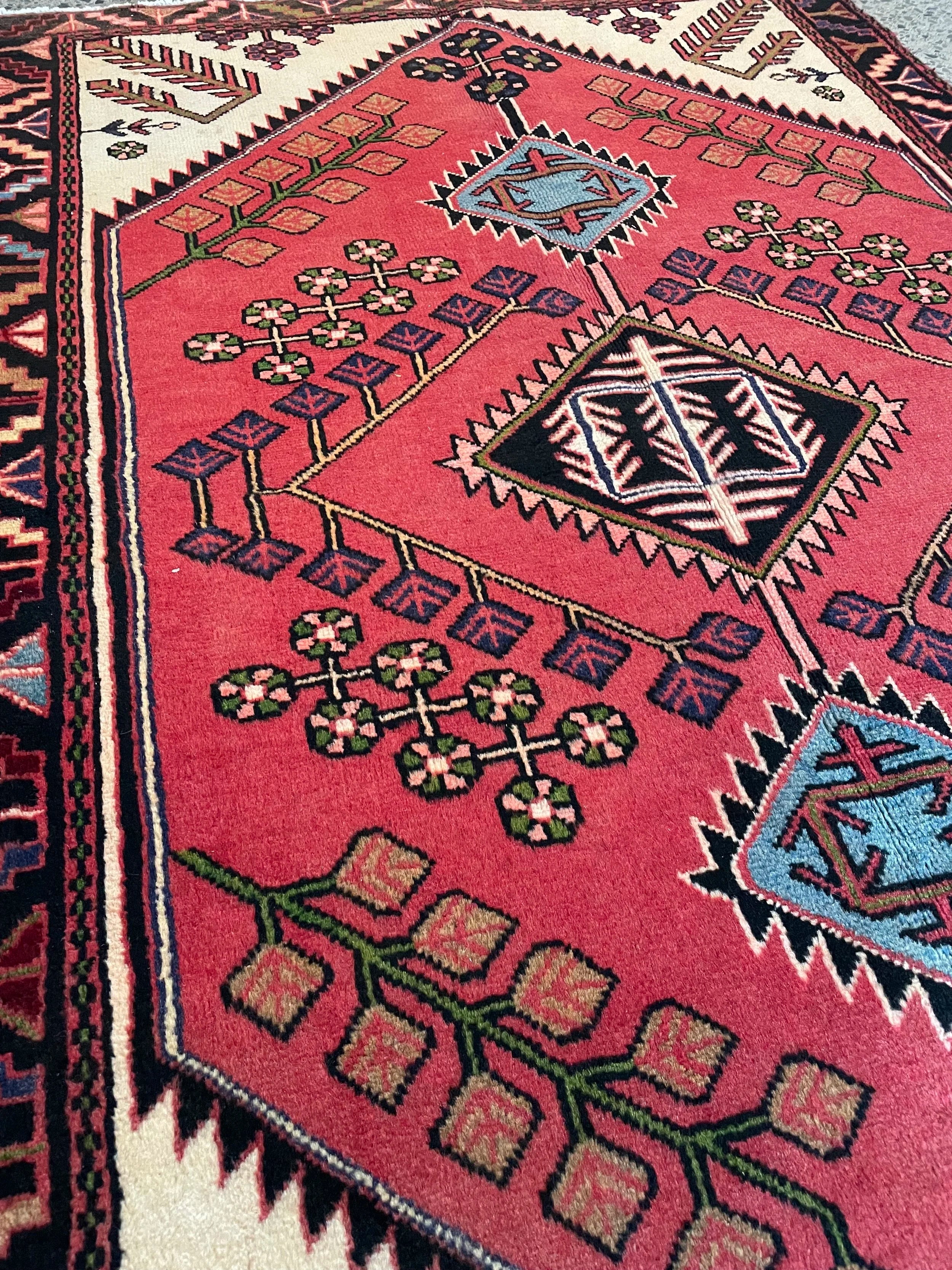 Saveh Wool Rug (3'7" x 5'5")