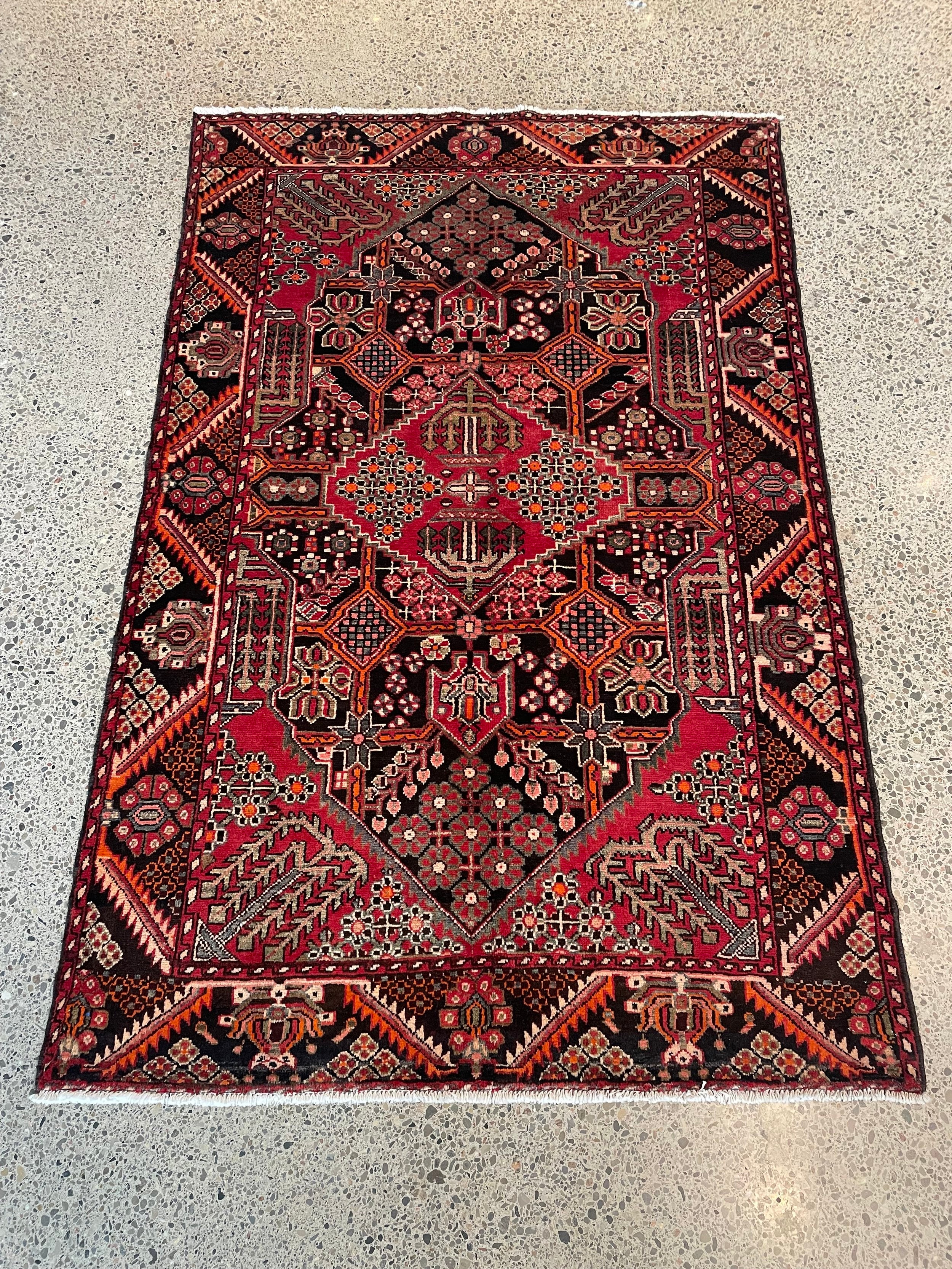 Saveh Tribal Wool Rug (4'6" x 7'1")