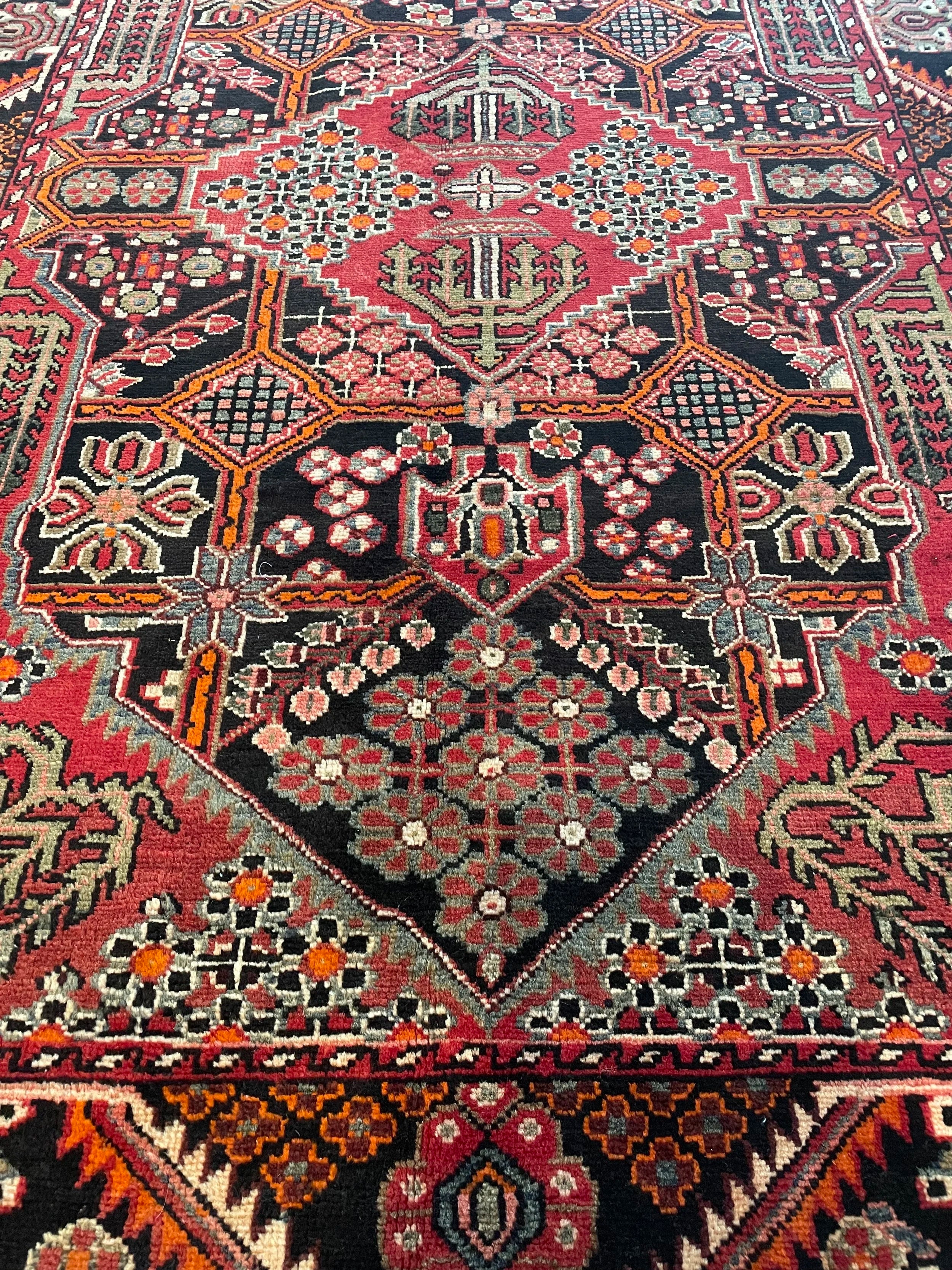 Saveh Tribal Wool Rug (4'6" x 7'1")