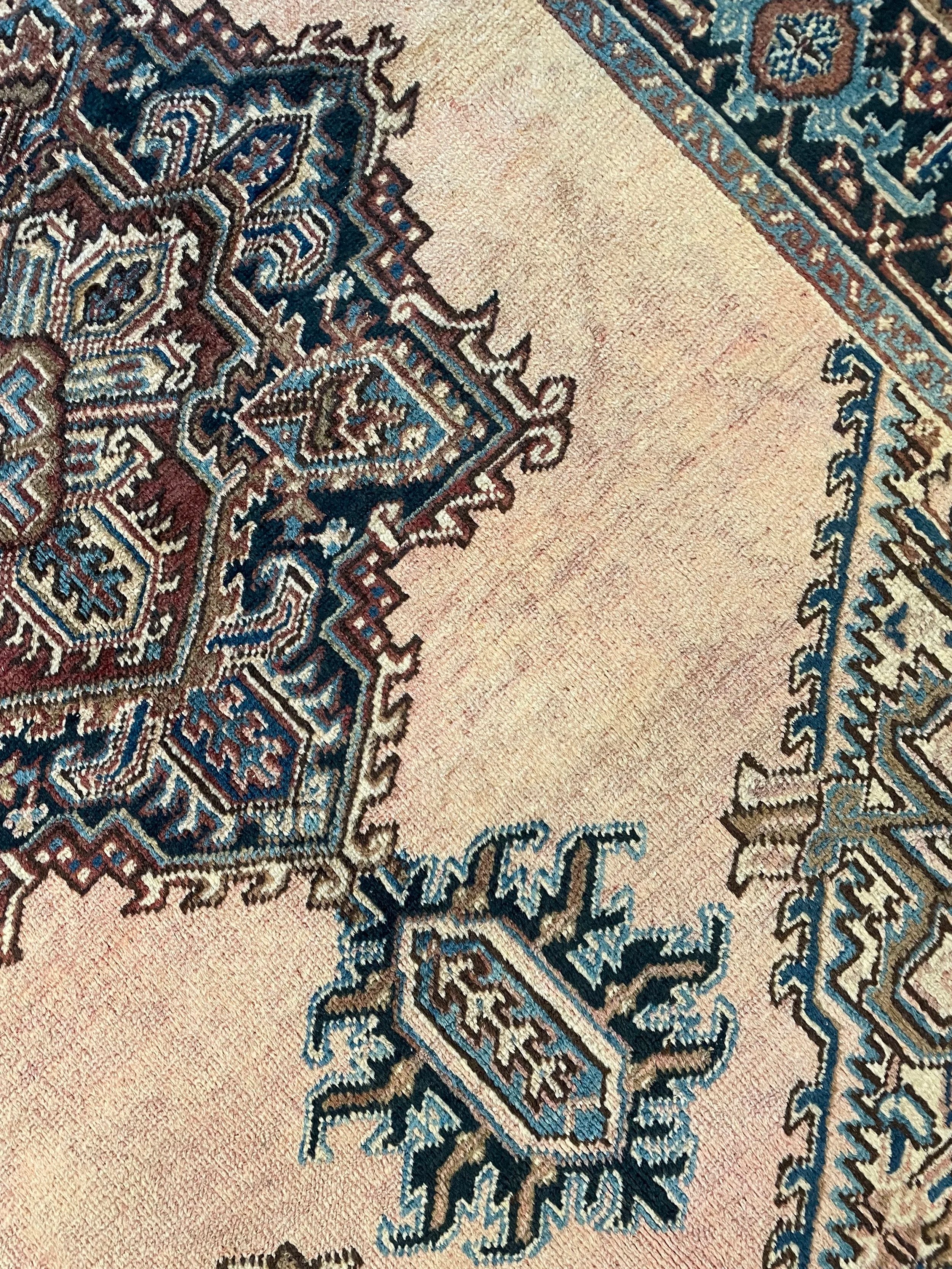 Heriz Semi-Antique Wool Rug (4'7" x 6'7")