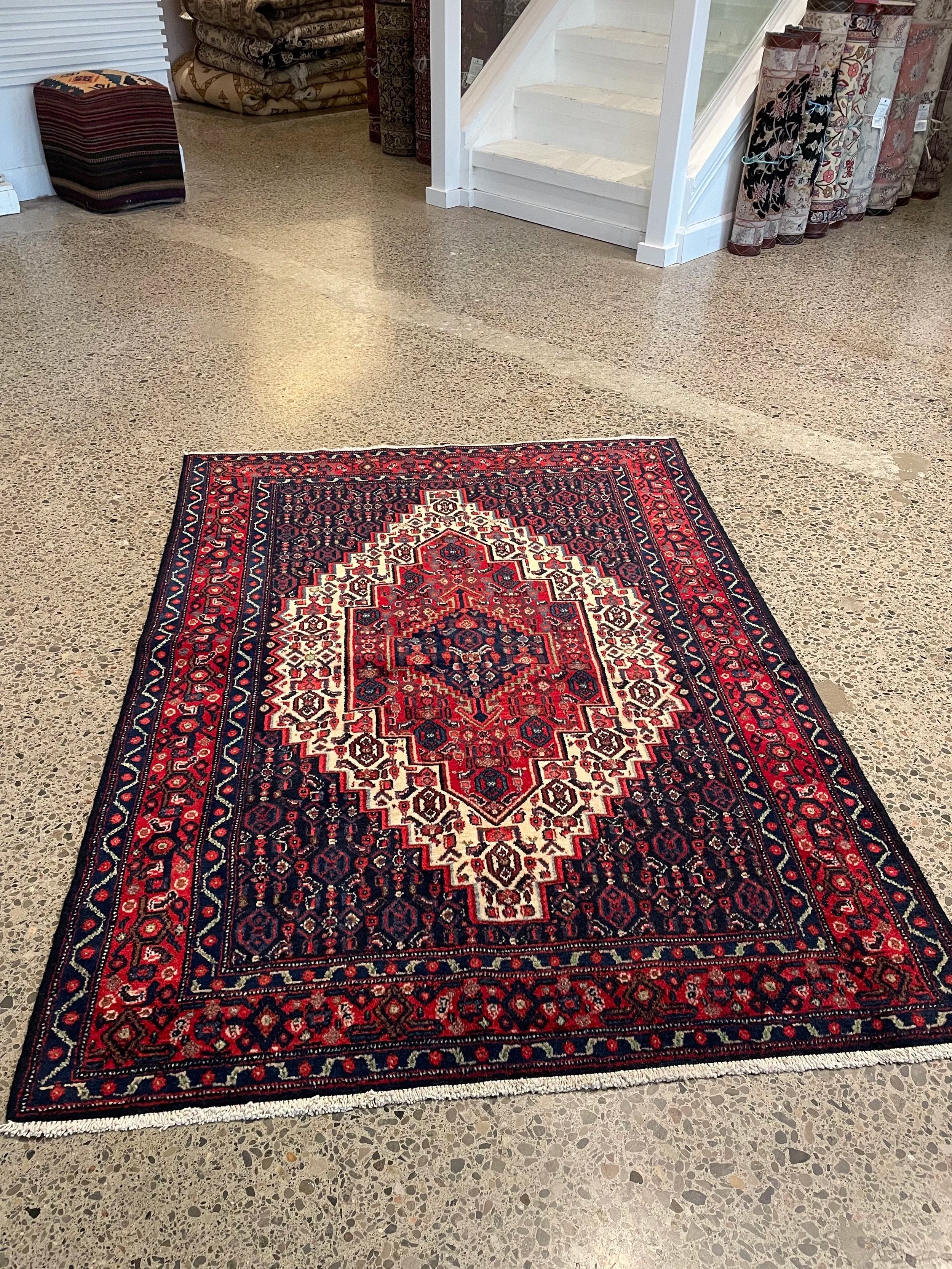 Senneh Wool Rug (3'9" x 5'2")