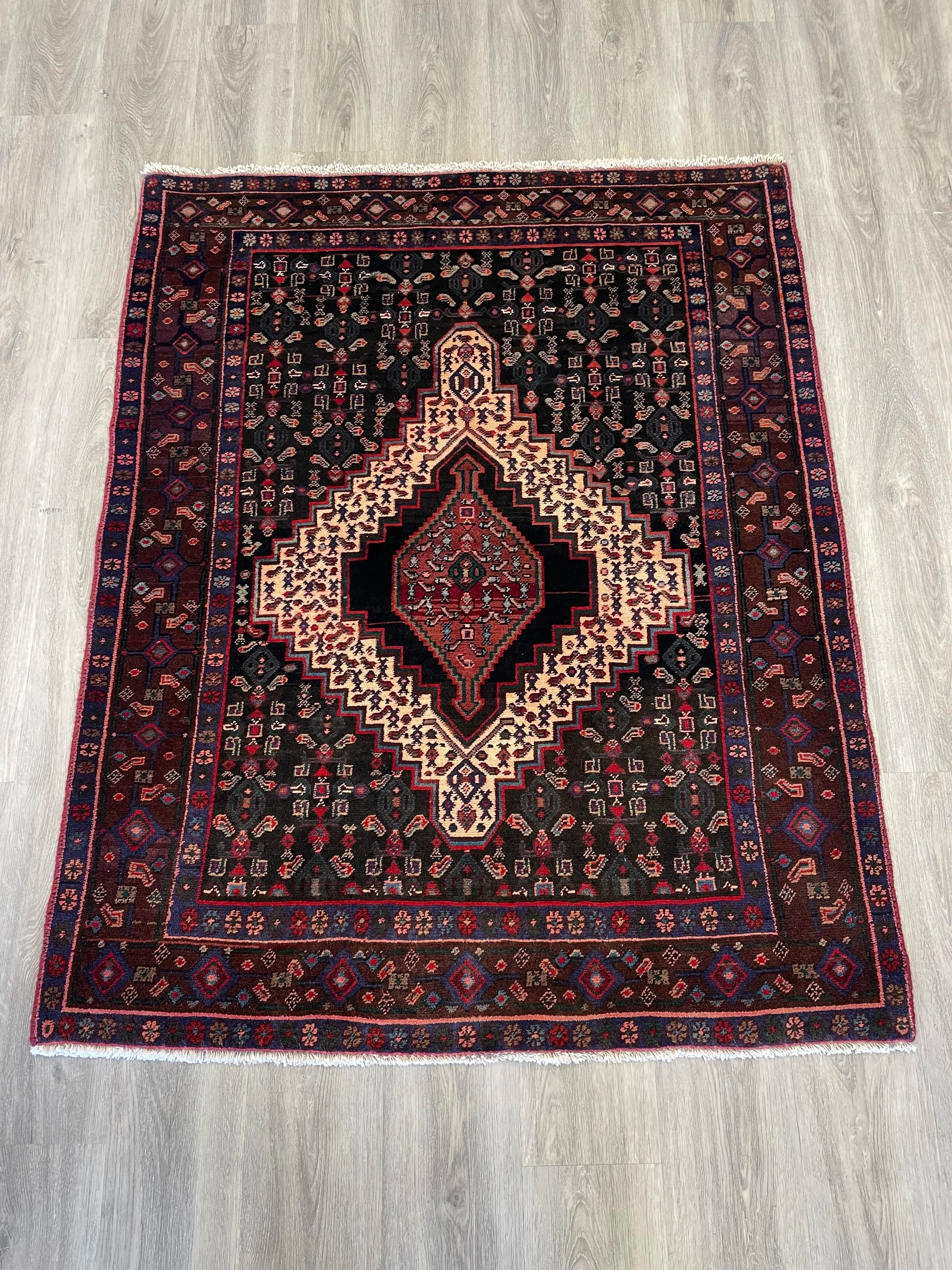 Senneh Wool Rug (3'10" x 4'9")