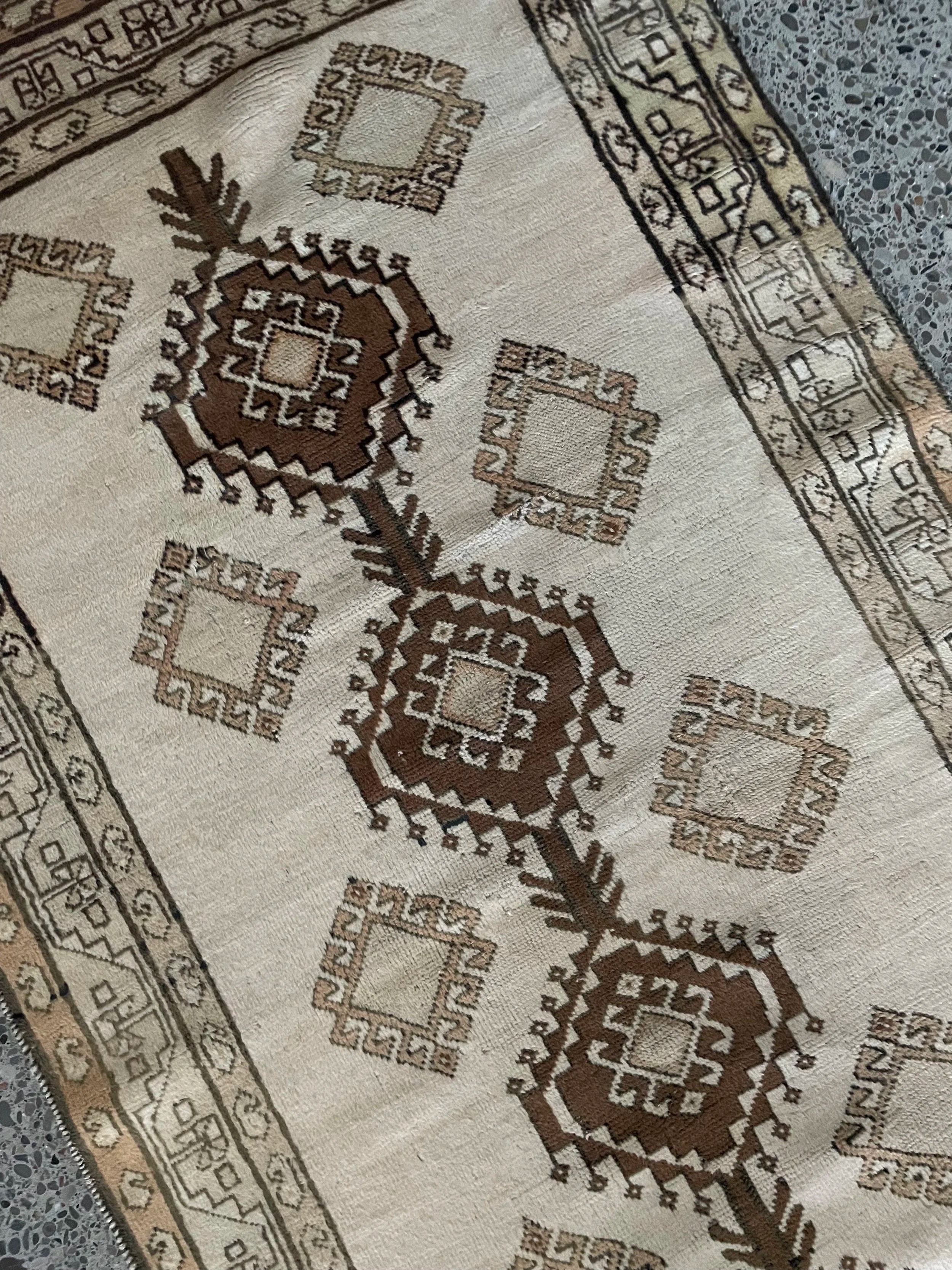 Shiraz Vintage Wool Rug (3'4" x 6'5")