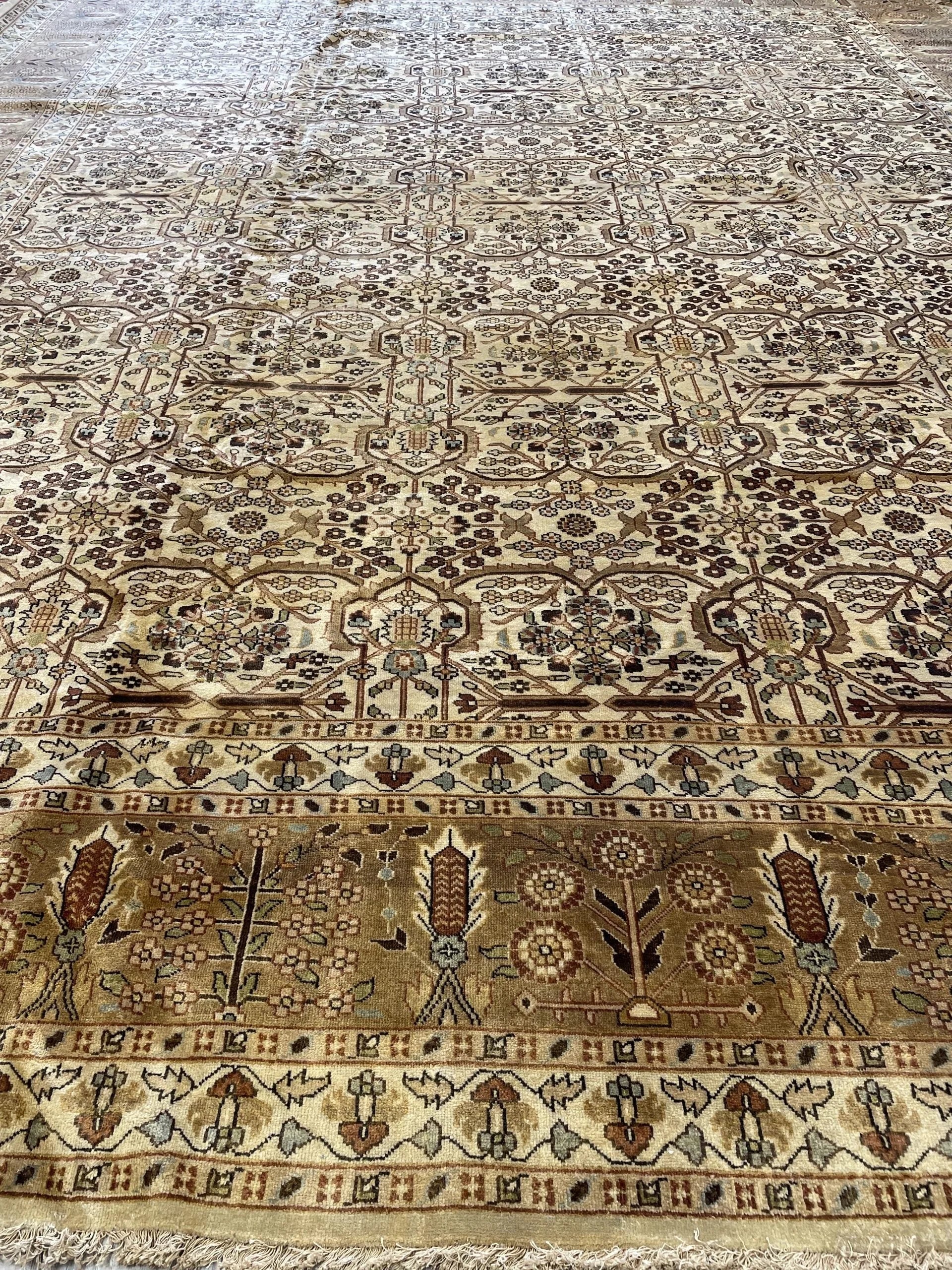 Tabriz Design Rug (11'11" x 14'8")