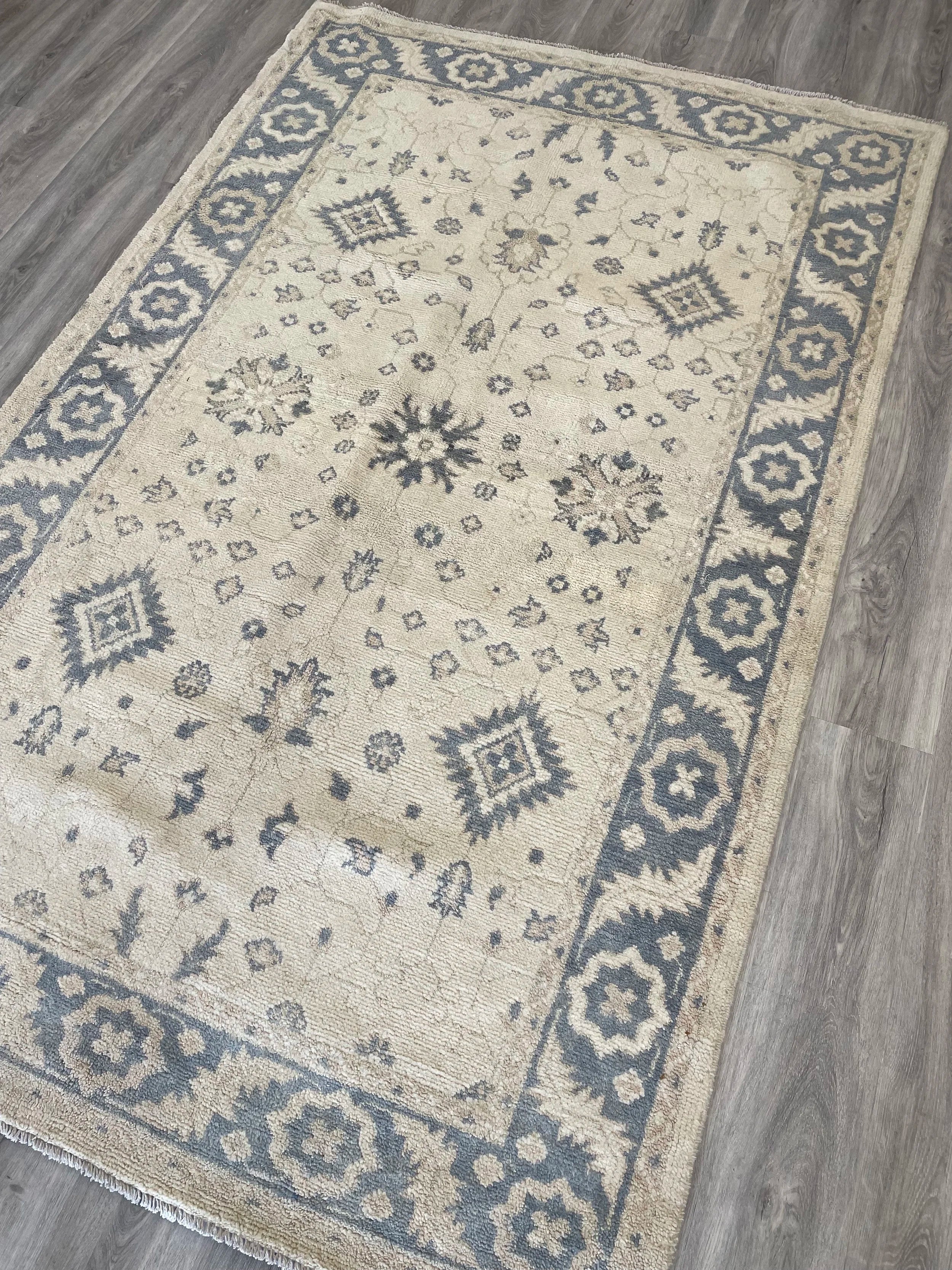 Heritage Collection Wool Rug (5’0” x 7’10”)