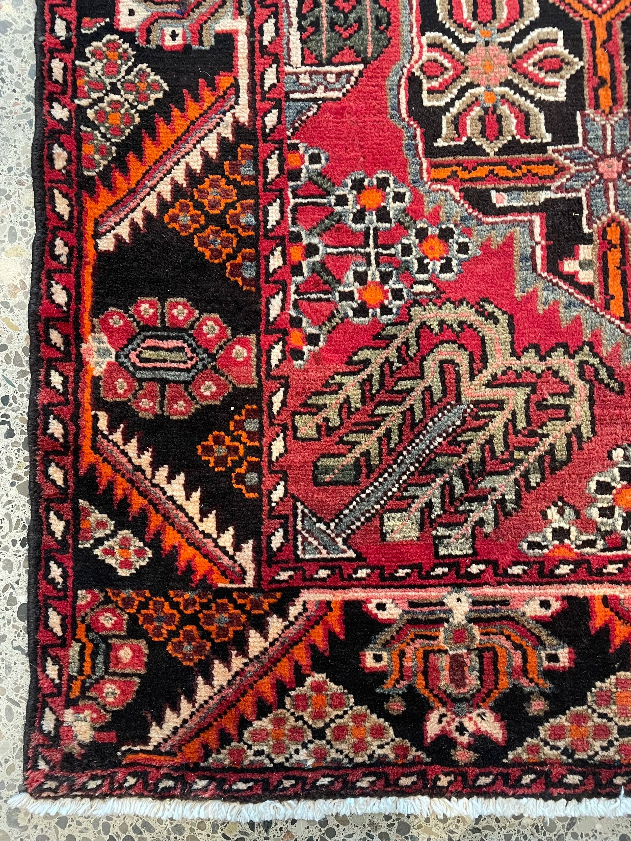 Saveh Tribal Wool Rug (4'6" x 7'1")