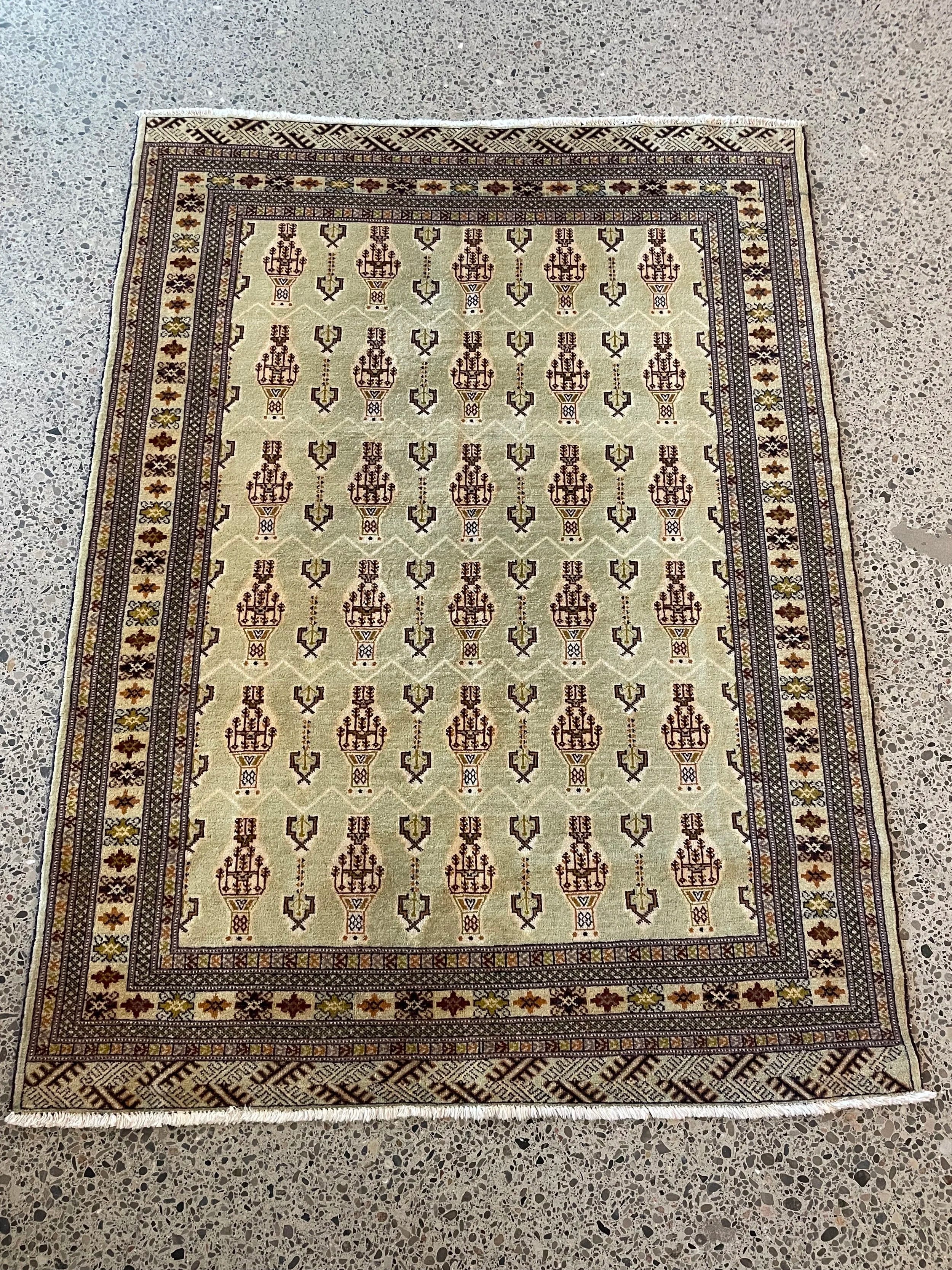 Fine Turkoman Wool Rug (4'3" x 5'8")