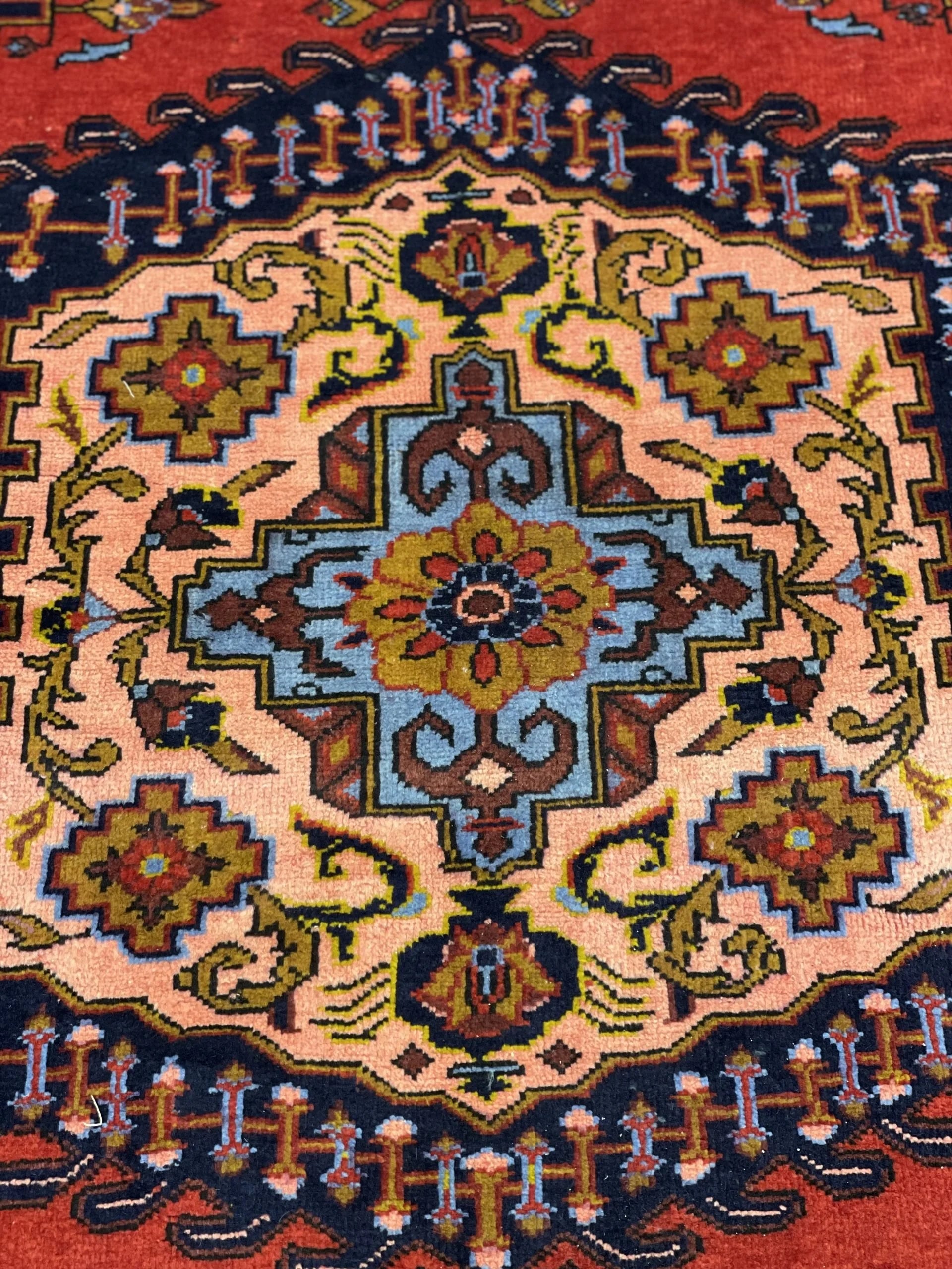 Viss Tribal Wool Rug (6'9" x 9'4")