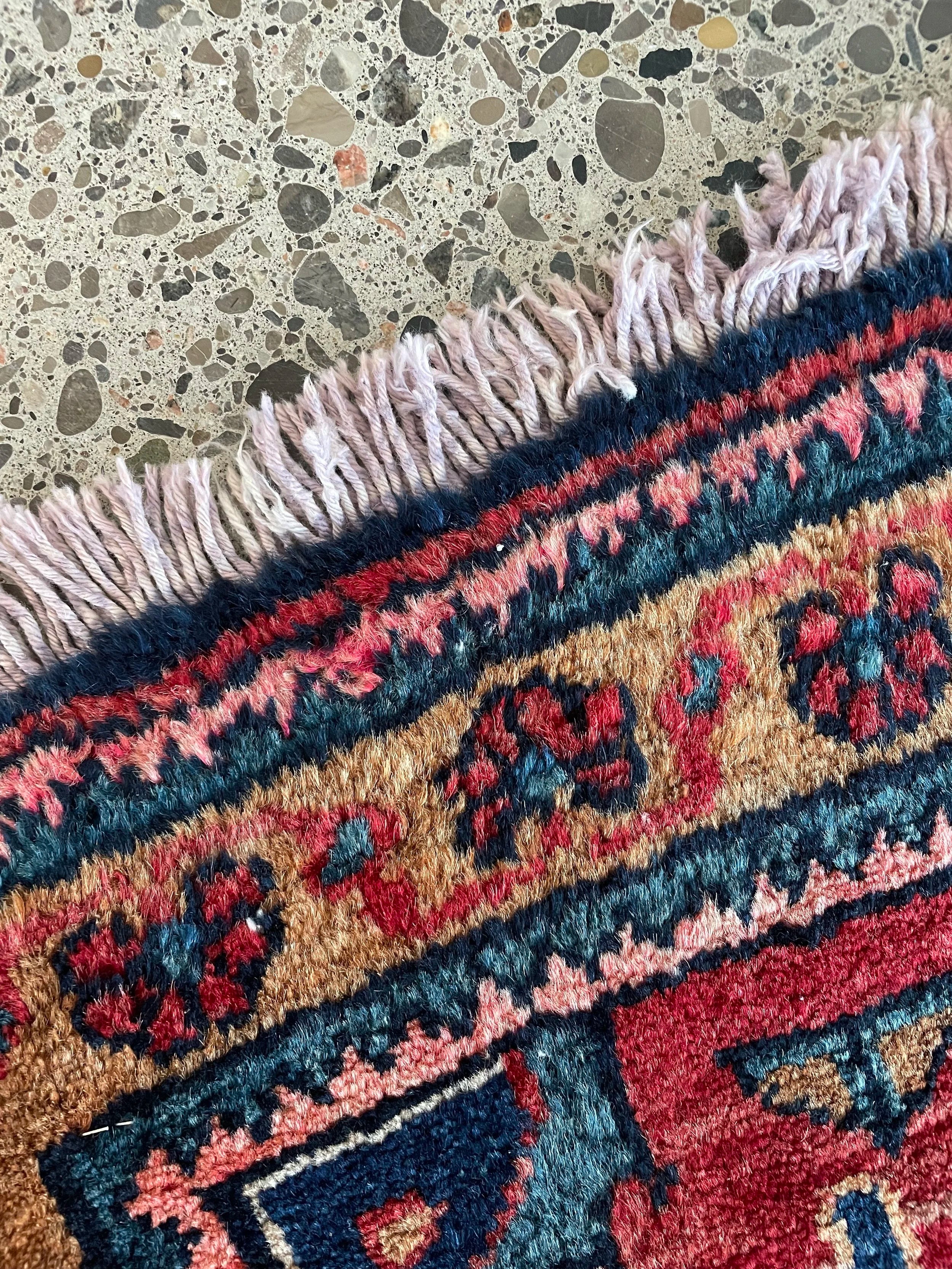 Viss Tribal Wool Rug (3'10" x 5'0")