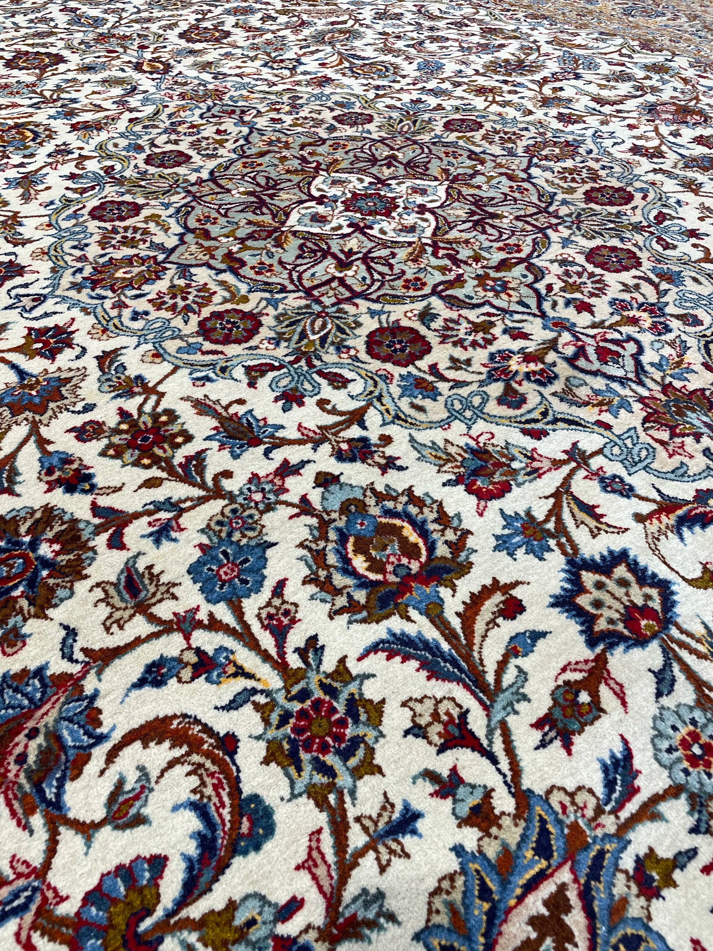 Kashan Semi-Antique Wool Rug (10'7" x 14'7")
