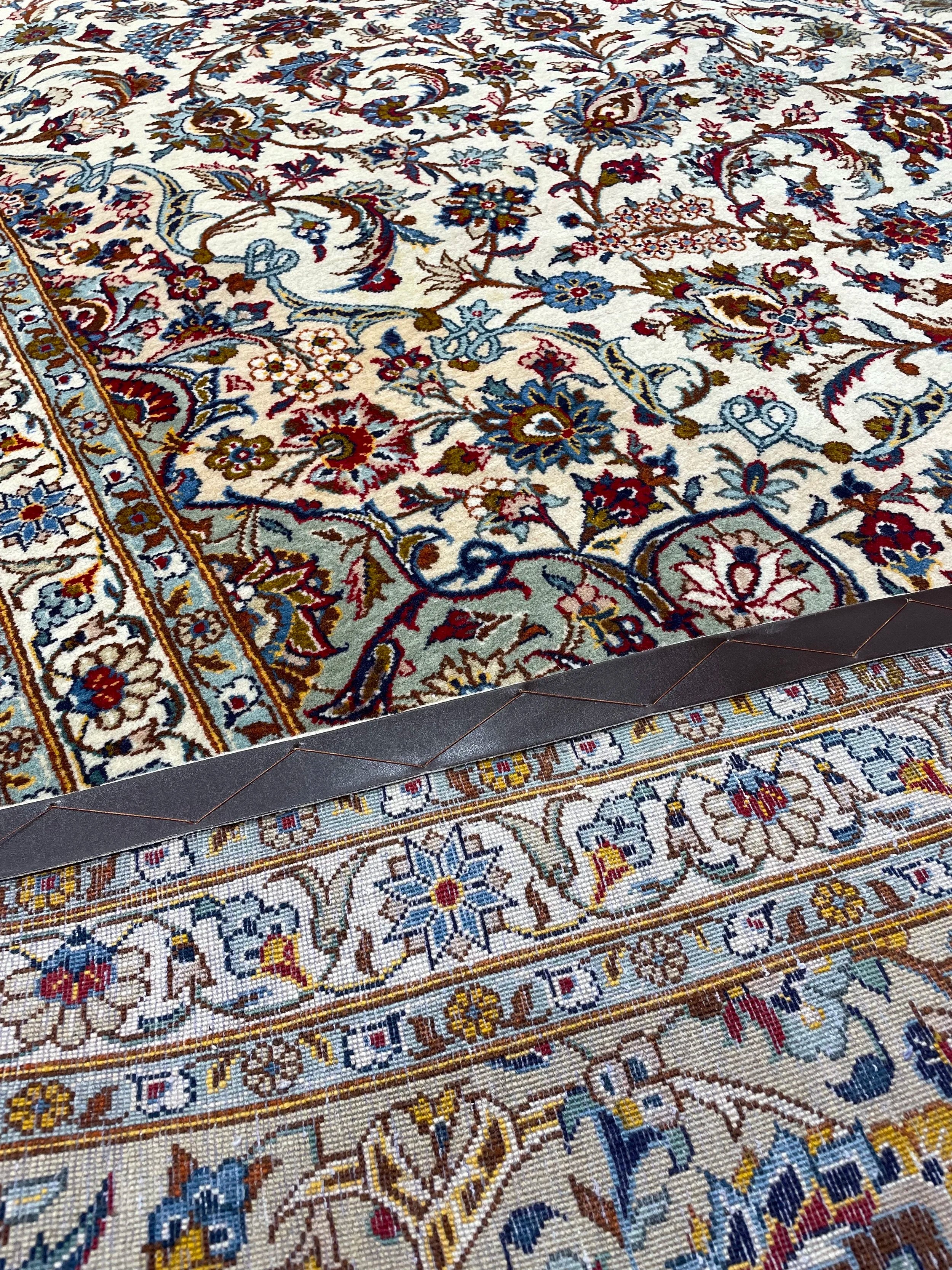 Kashan Semi-Antique Wool Rug (10'7" x 14'7")