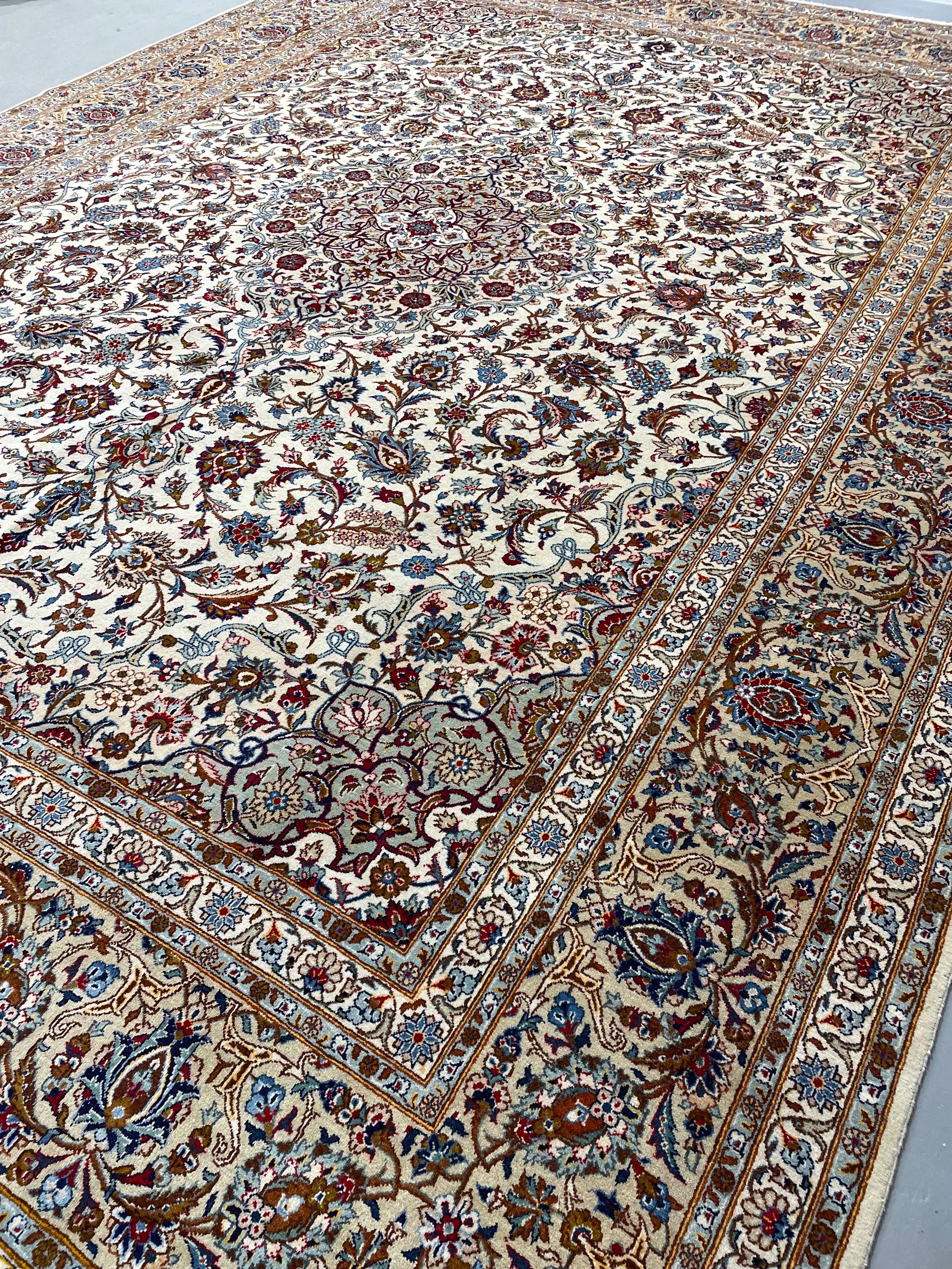 Kashan Semi-Antique Wool Rug (10'7" x 14'7")