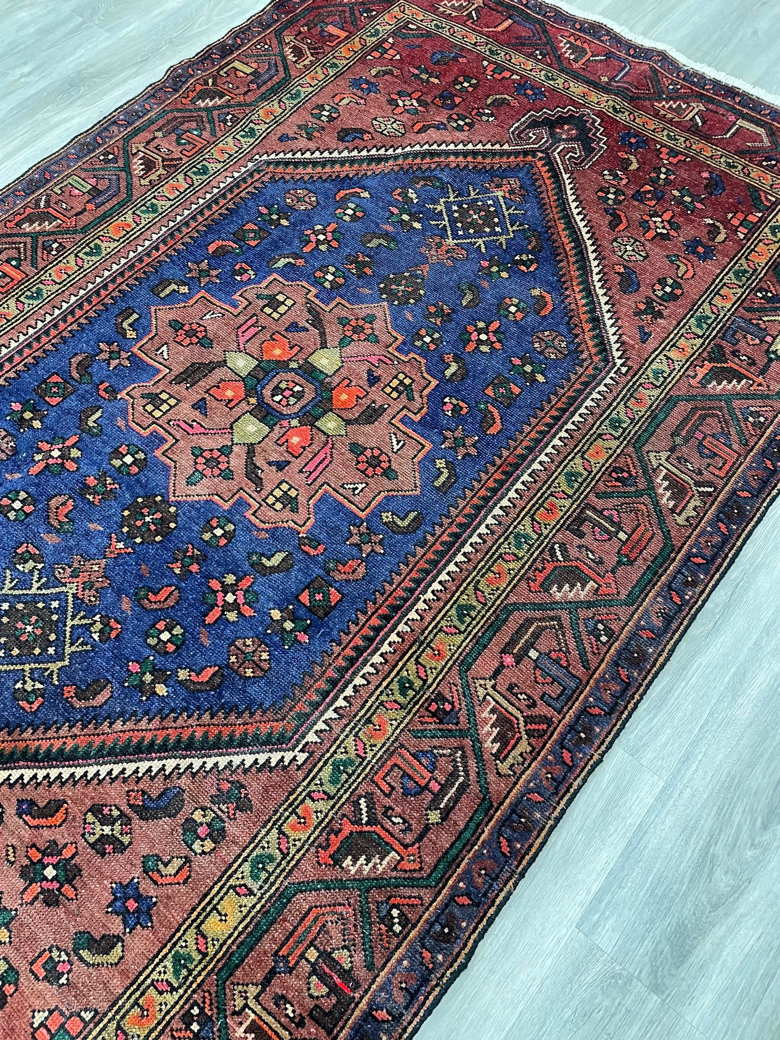 Zanjan Semi-Antique Wool Rug (4'6" x 7'1")