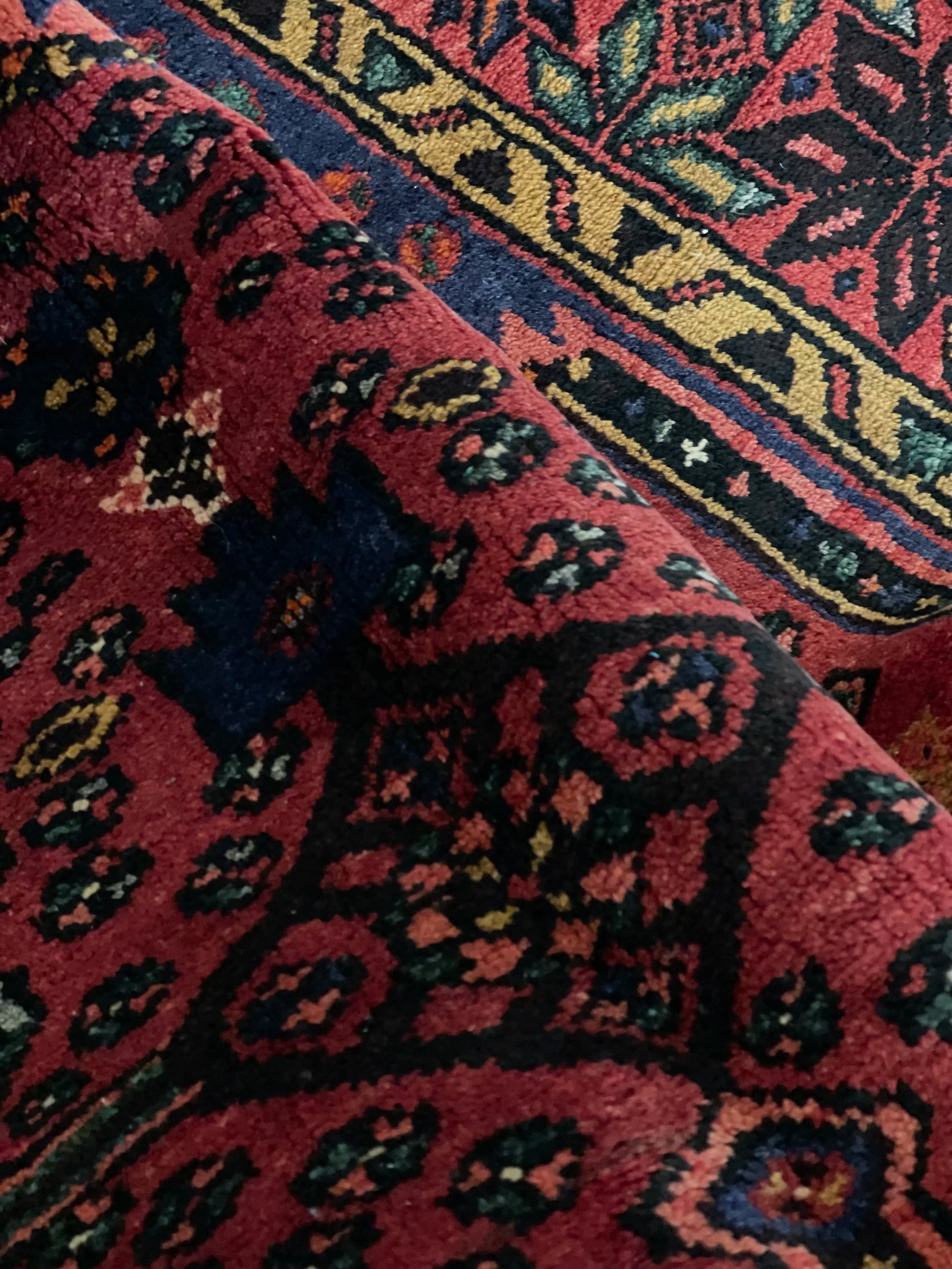 Zanjan Wool Rug (3'9" x 6'8")