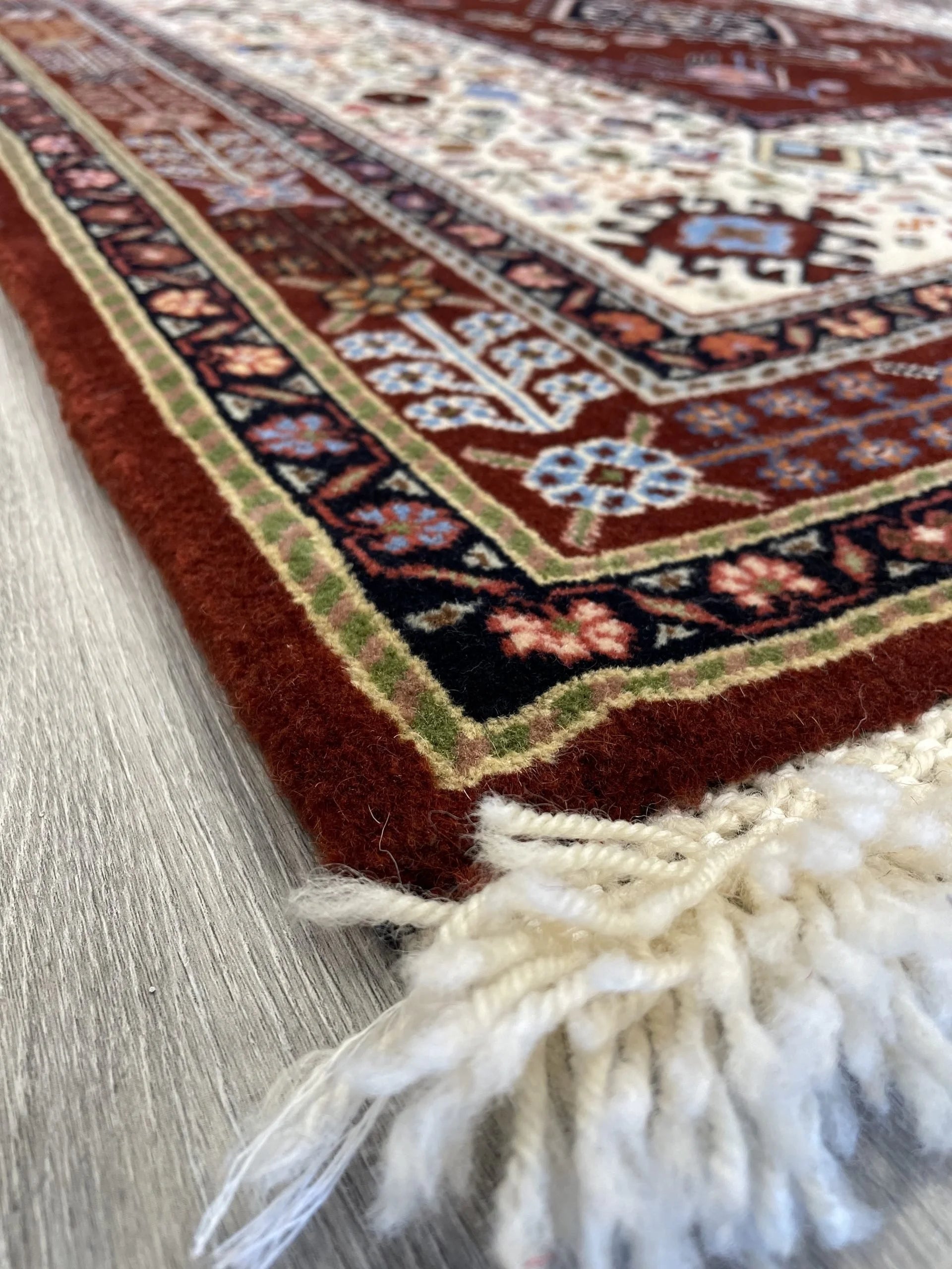 Qashqai 100% Wool Rug (4'1" x 7'0")