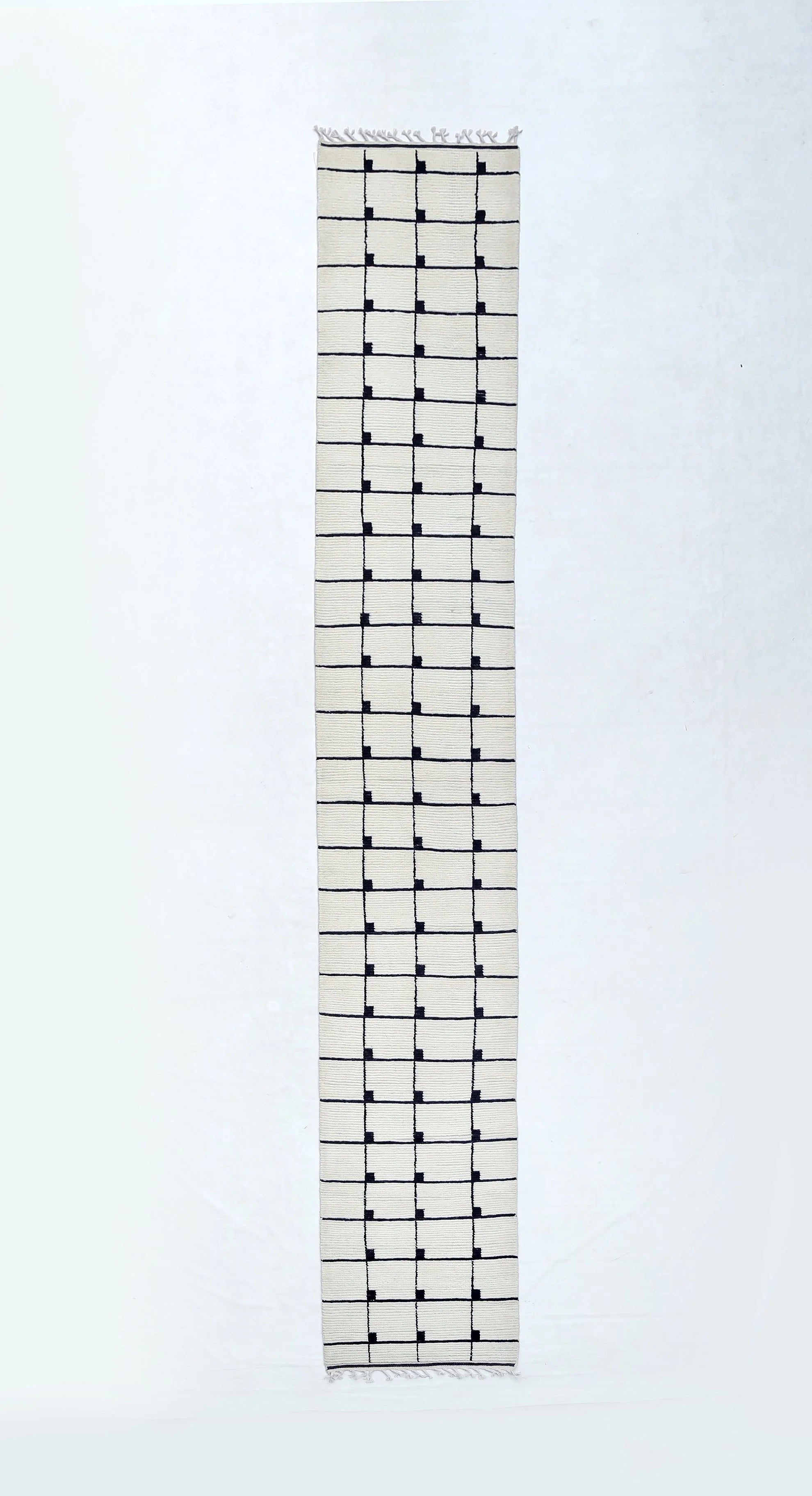 Contemporary Wool Runner Rug (2'5" x 16'9")