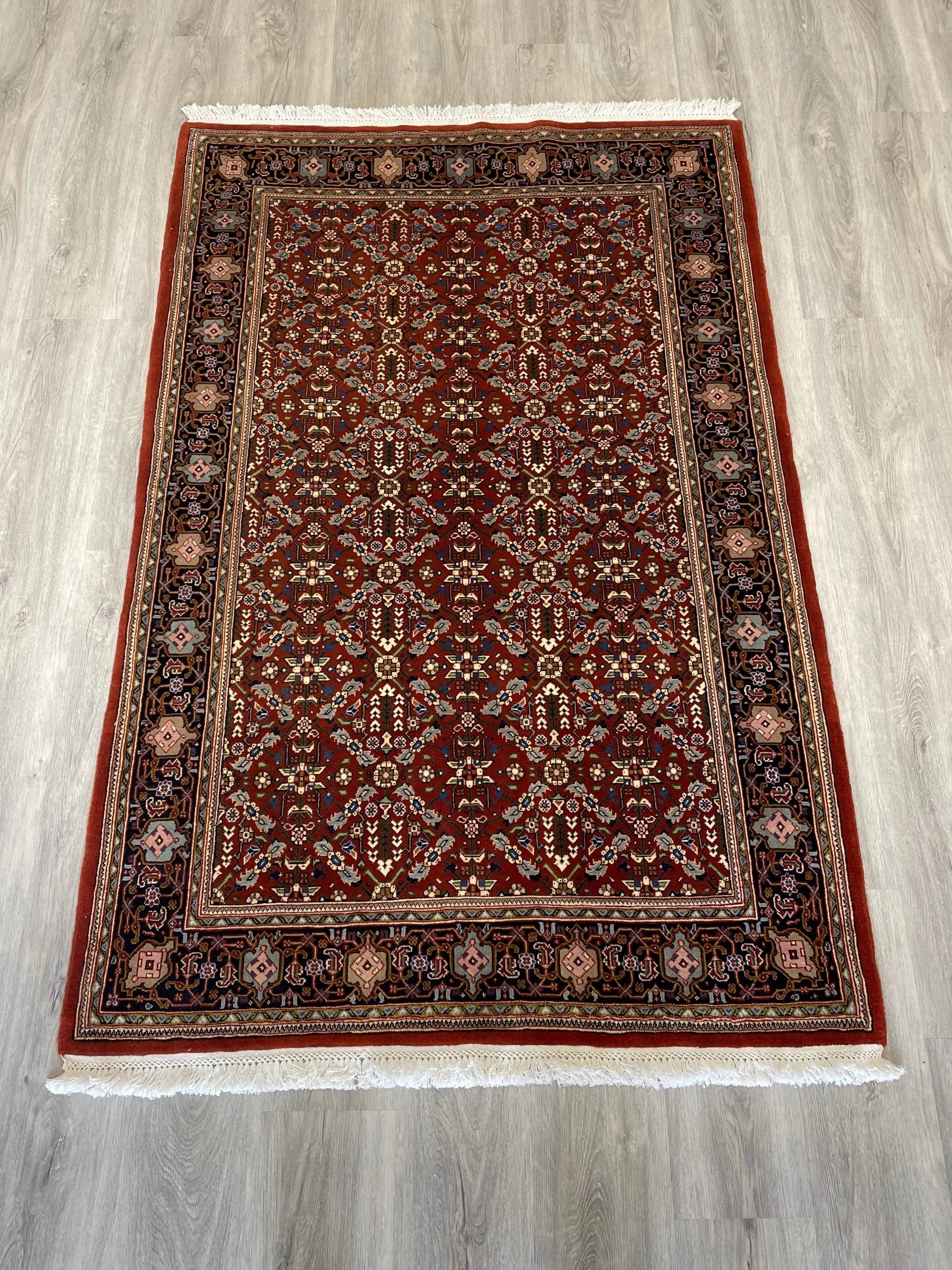 Abadeh Wool Rug (3'9" x 5'7")