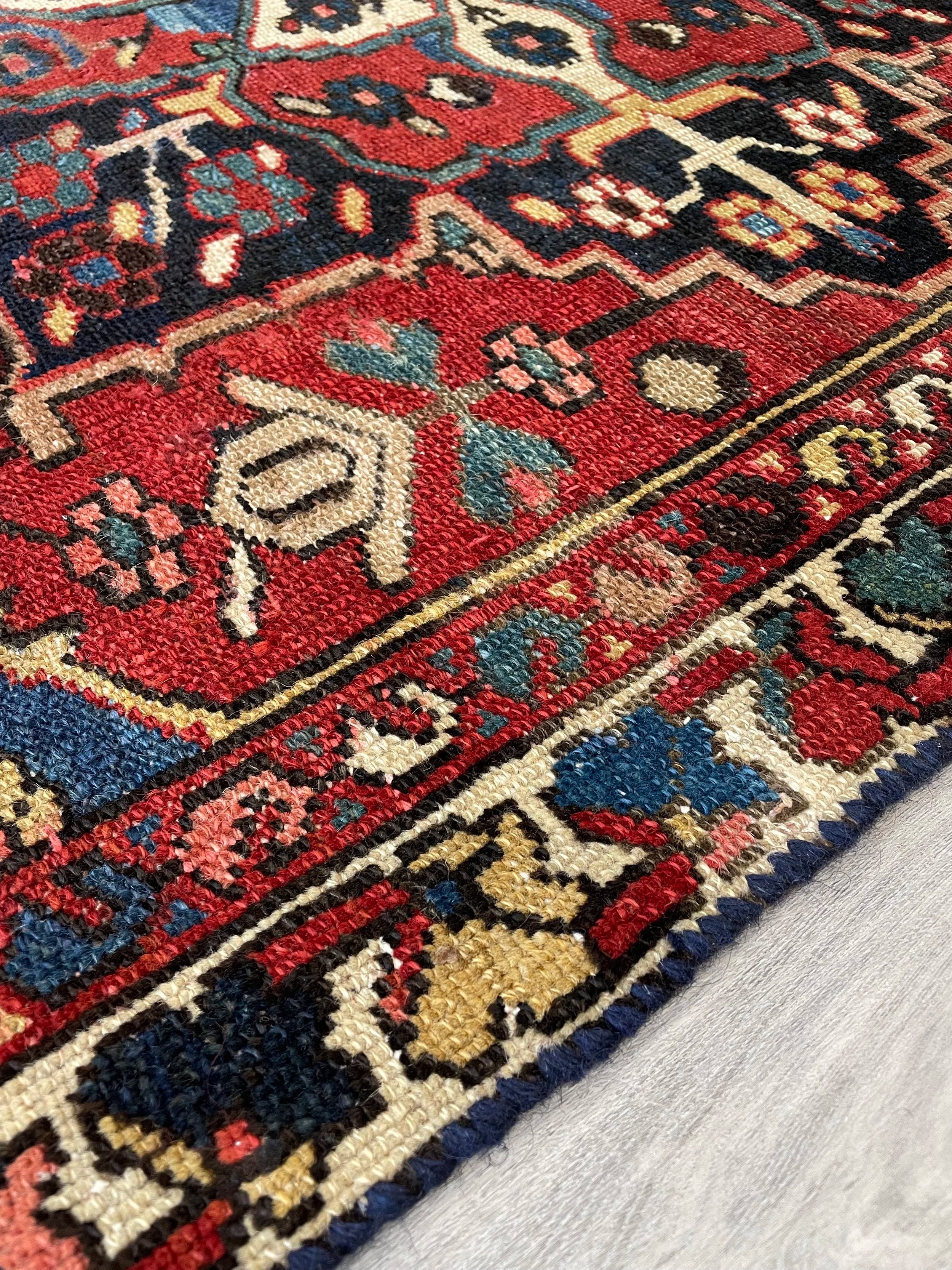 Bakhtiari Semi-Antique Wool Rug (4'1" x 6'3")
