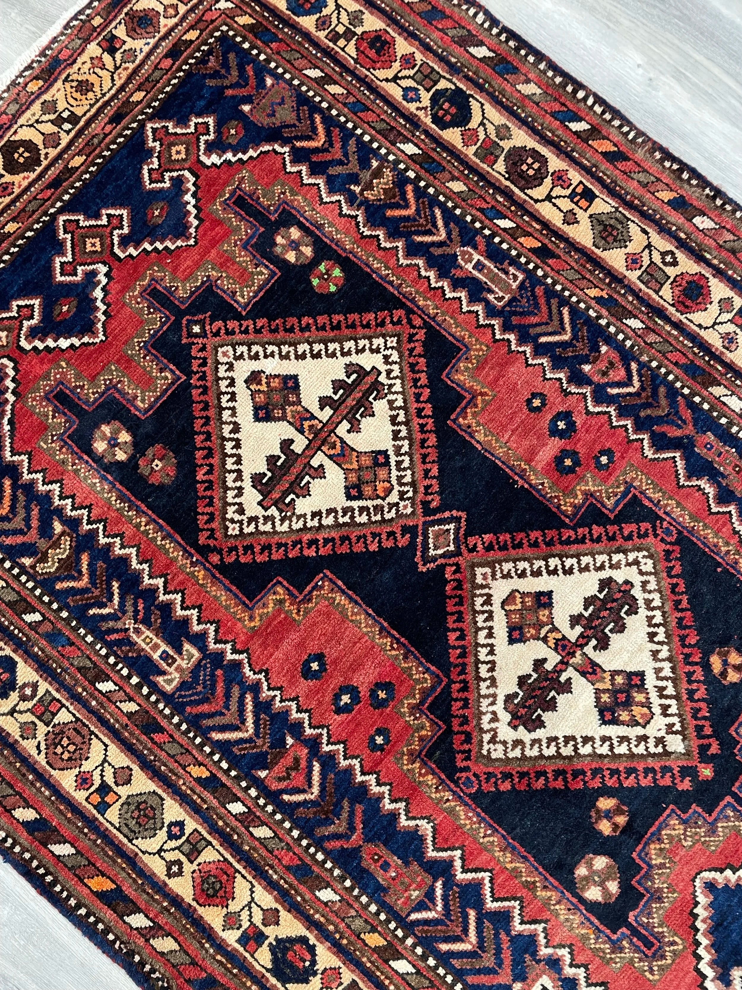 Sirjan Vintage Wool Rug (3'10" x 5'6")
