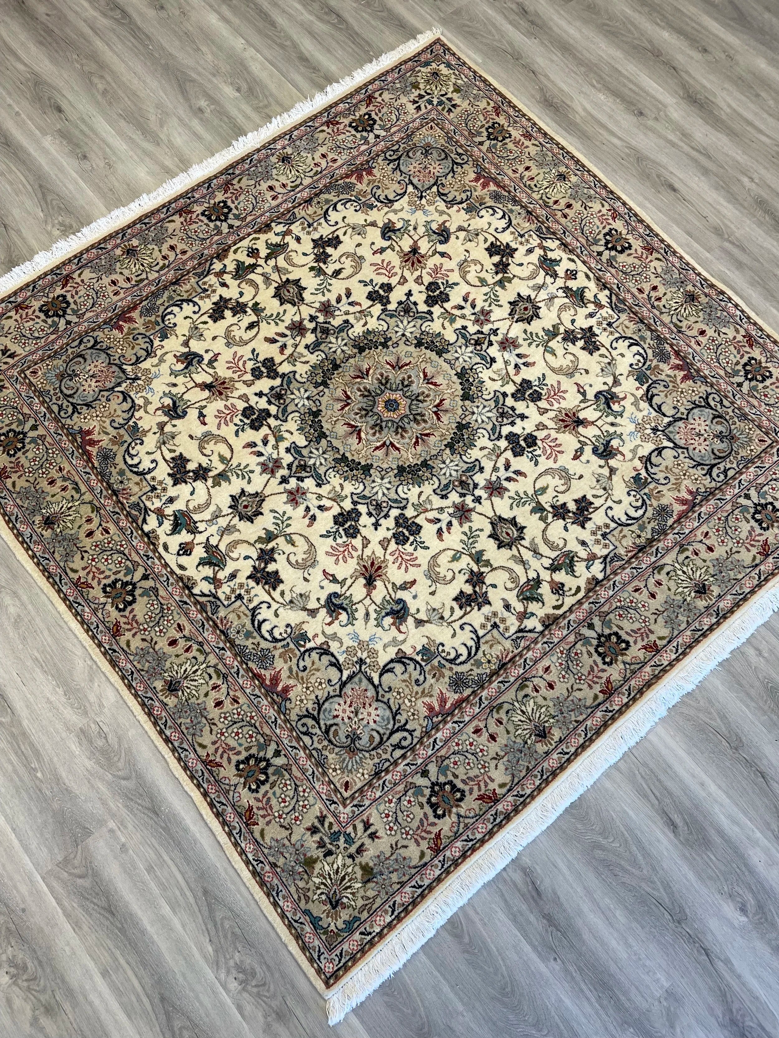 Kashan Yazd Wool Rug (6'5" x 6'5")