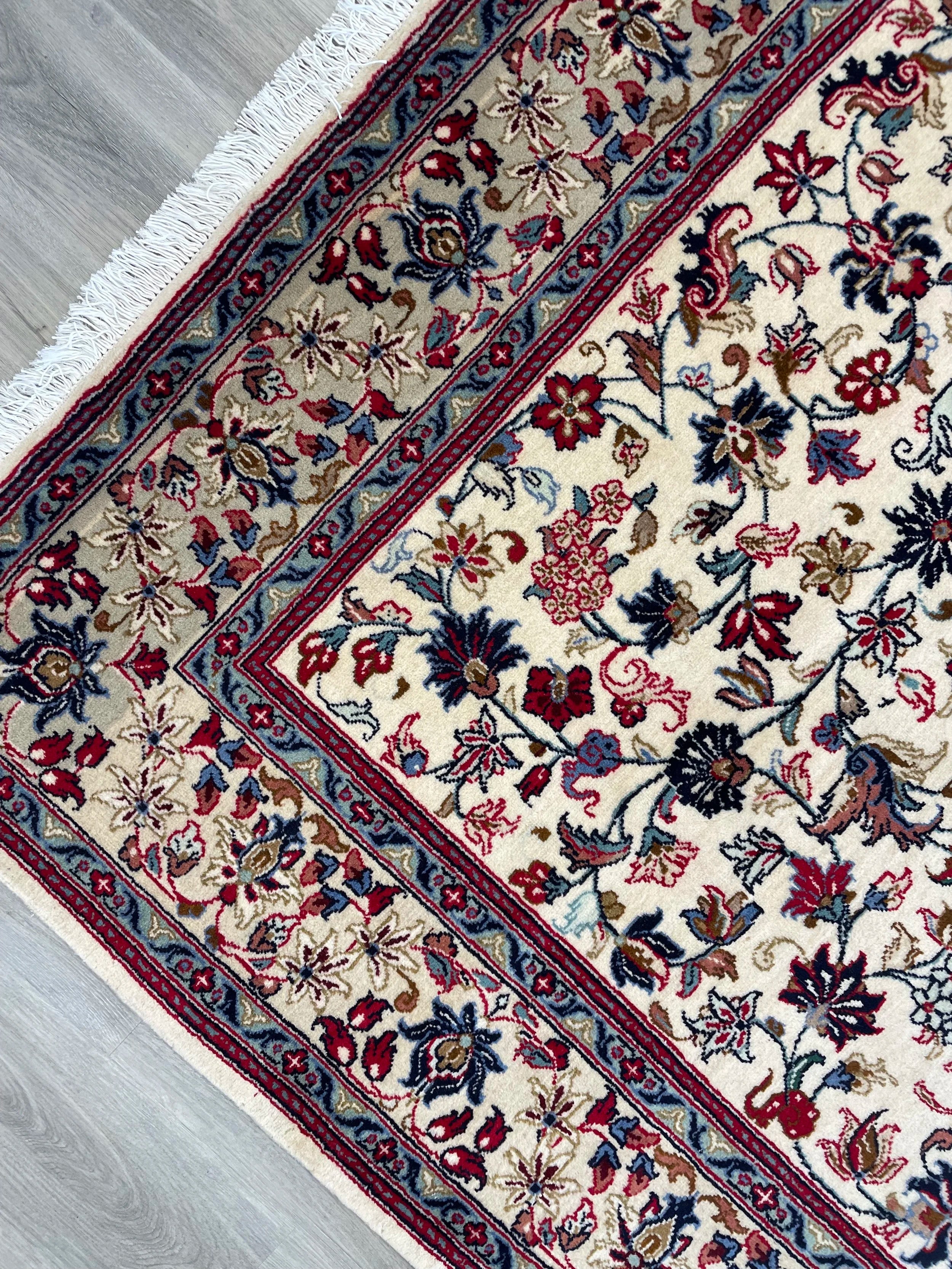 Kashan Vintage Wool Rug (6'6" x 9'11")