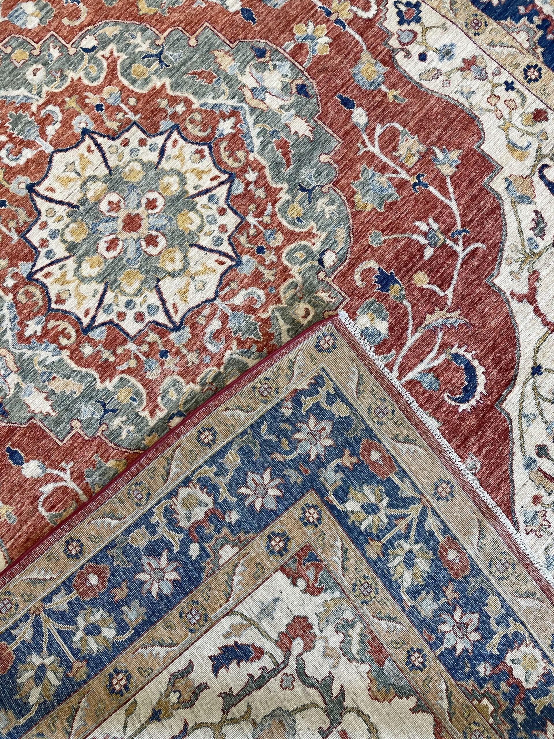 Contemporary Heriz Wool Rug (8'1" x 10'9")