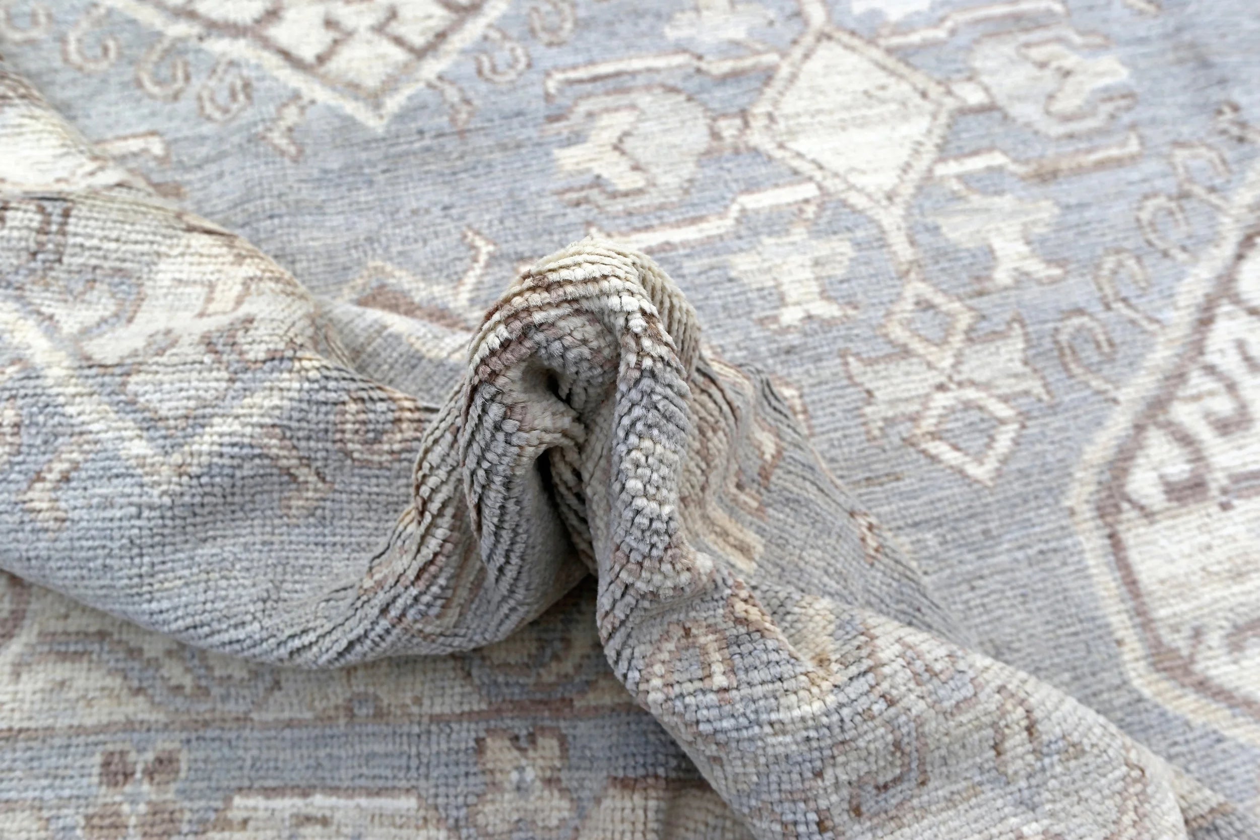 Oushak Wool Rug (8'11" x 12'4")