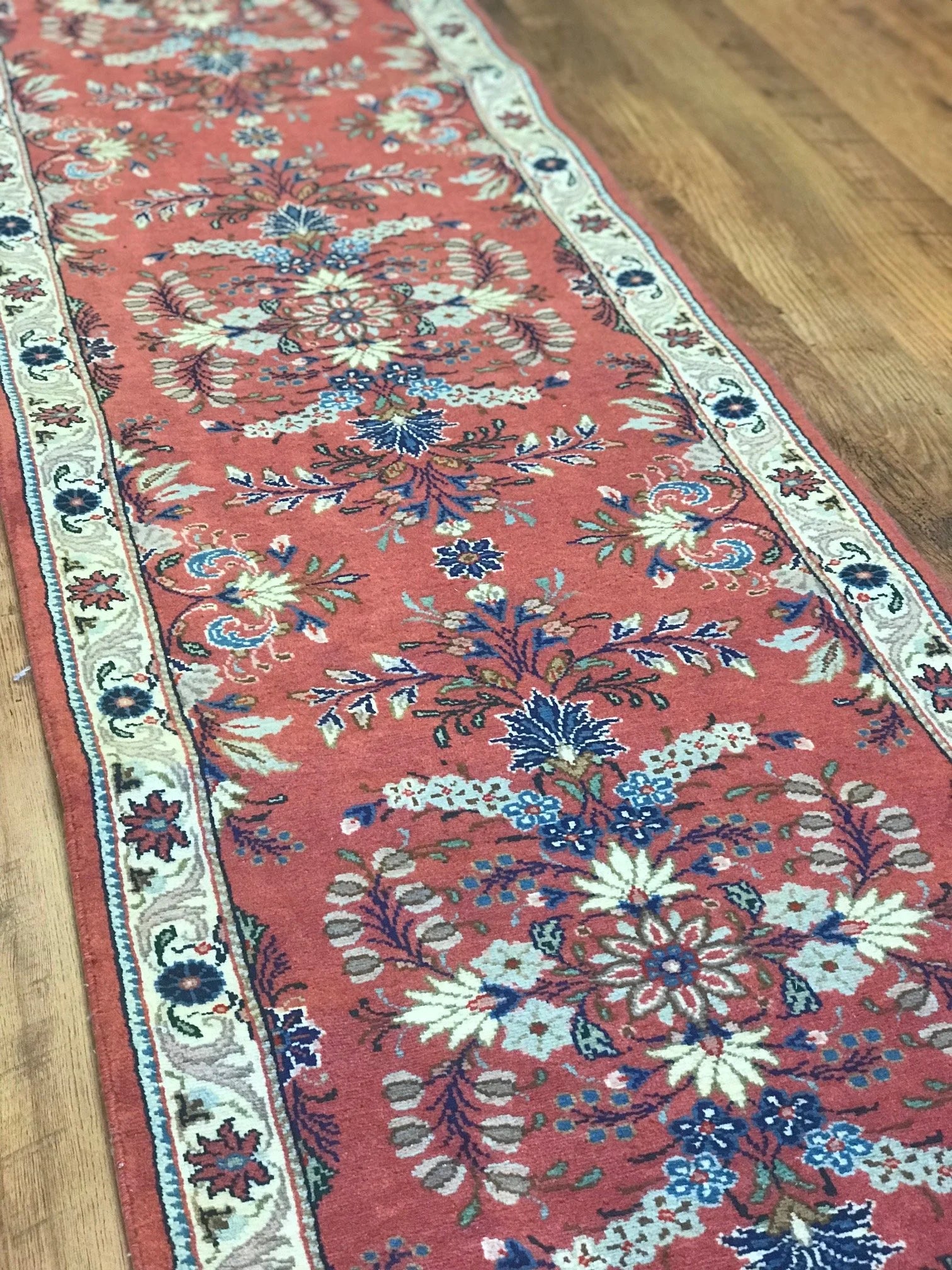 Kashan Wool Runner Rug (2'7 x 9'7")