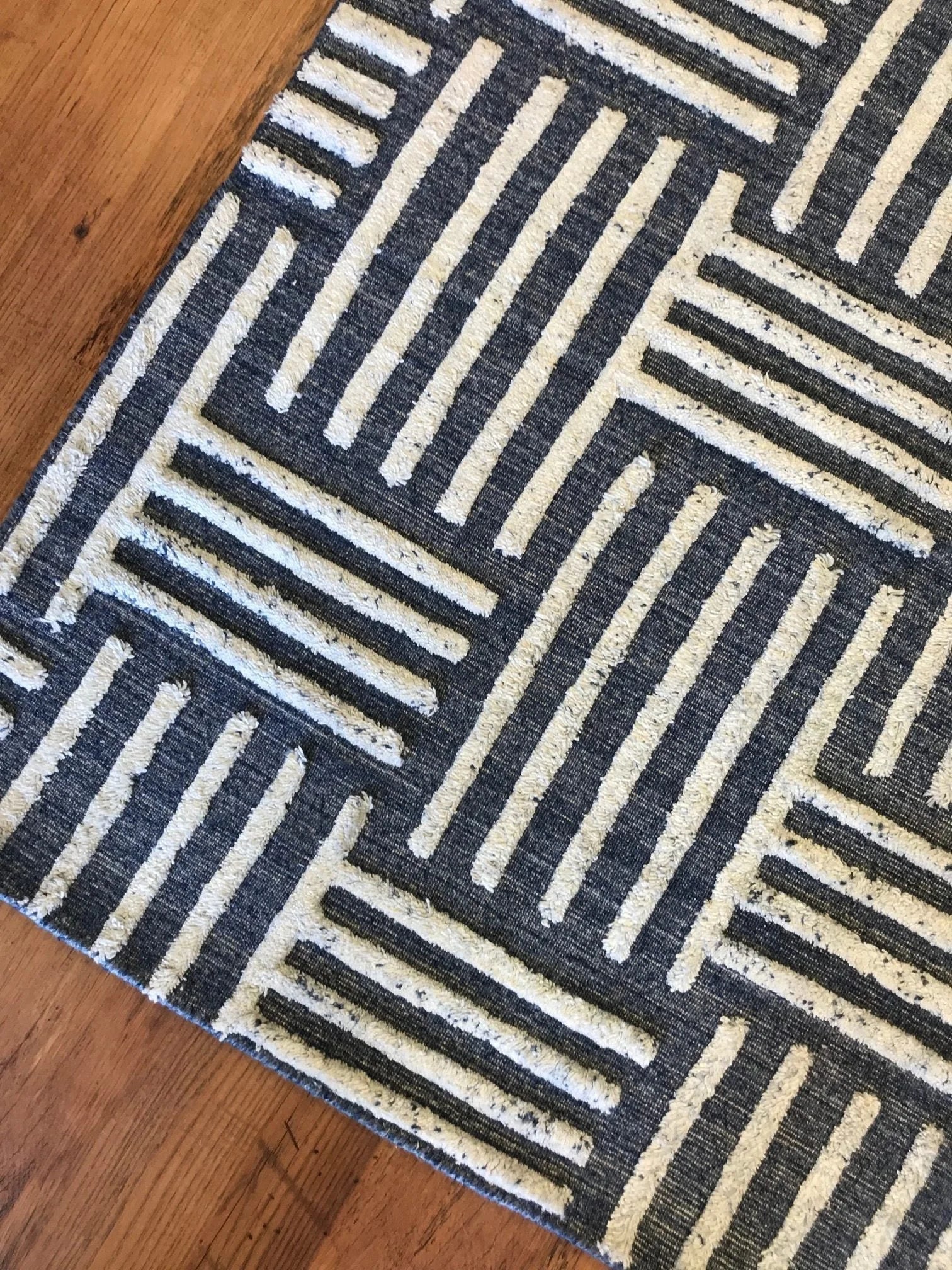 Village Collection Modern Rug (8'3" x 9'10")