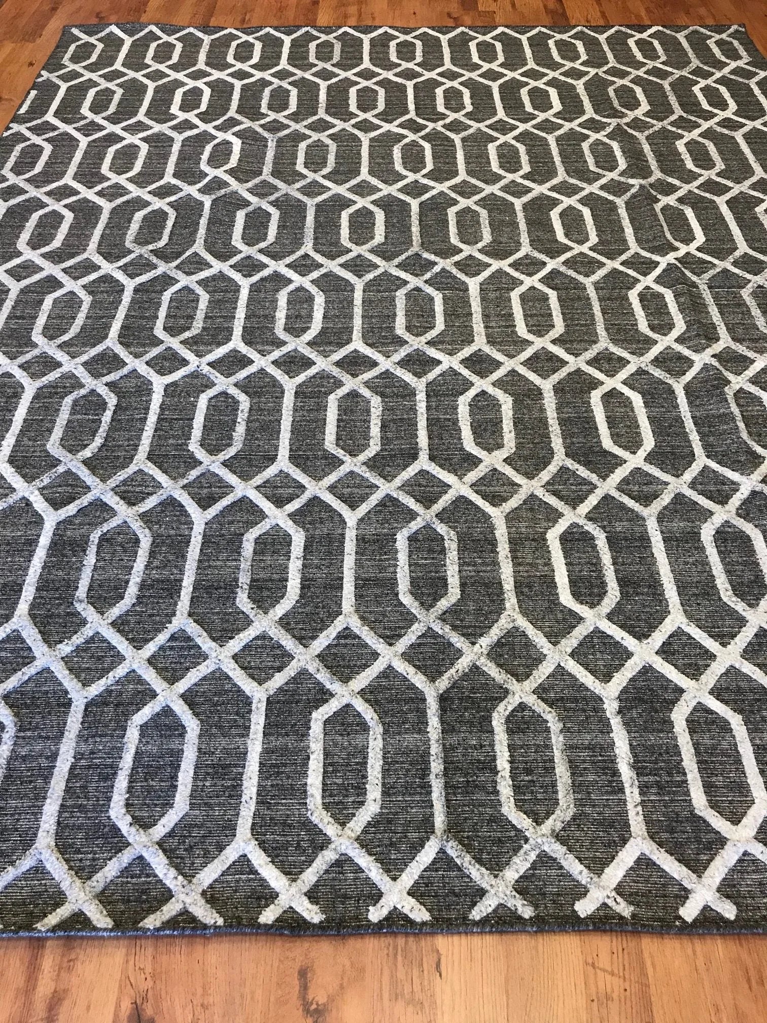 Village Collection Modern Rug (8'1" x 9'10")