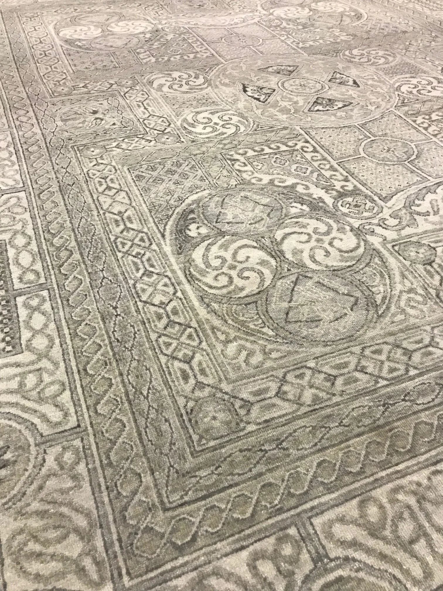 Light Grey Transitional Wool Rug (7'11" x 9'10")