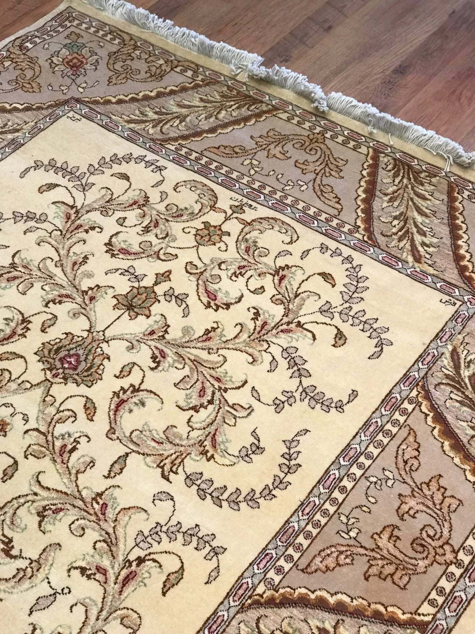 Tabriz Wool Rug (5'2" x 9'7")