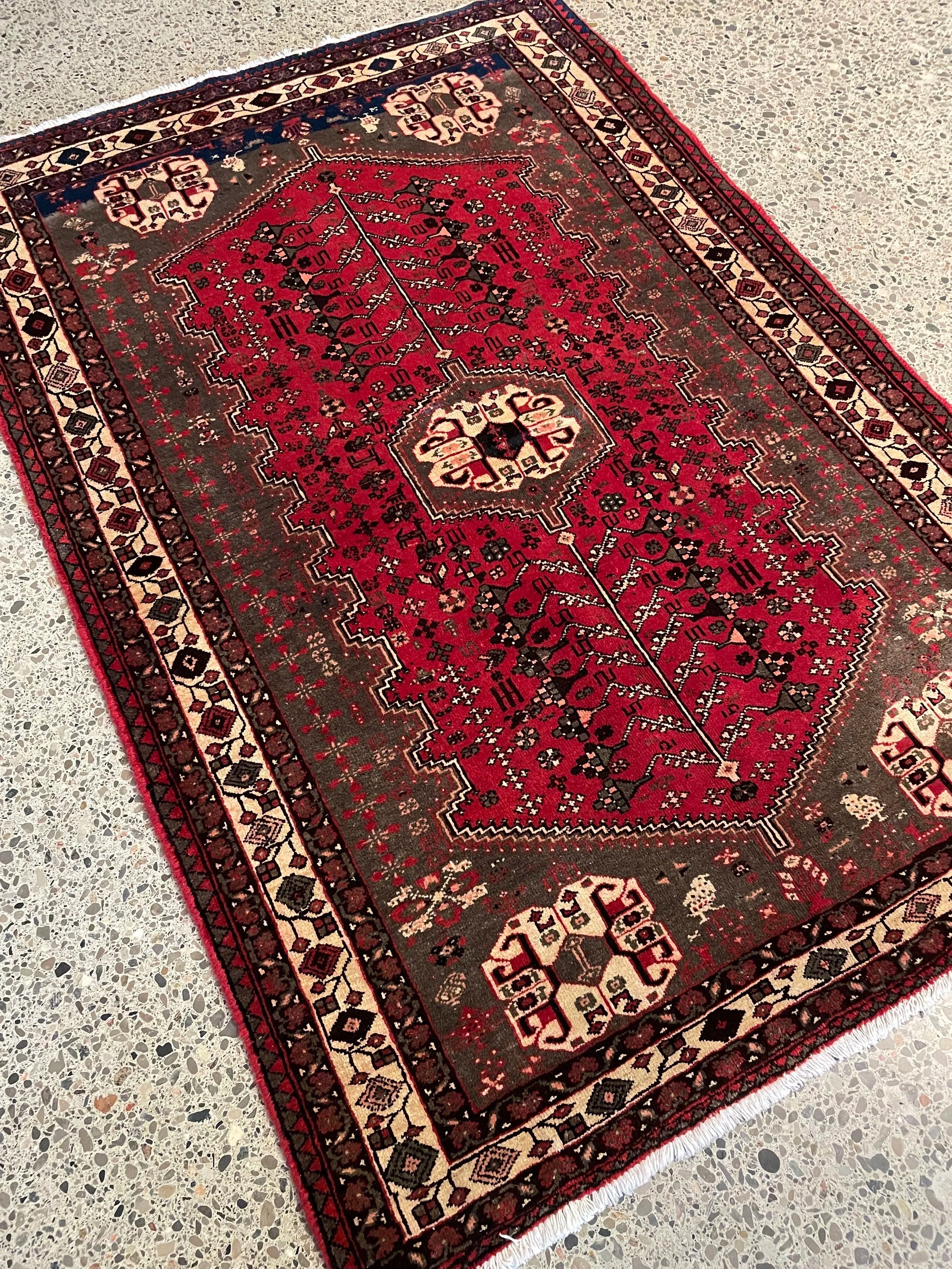 Abadeh Vintage Wool Rug (3'6" x 5'2")