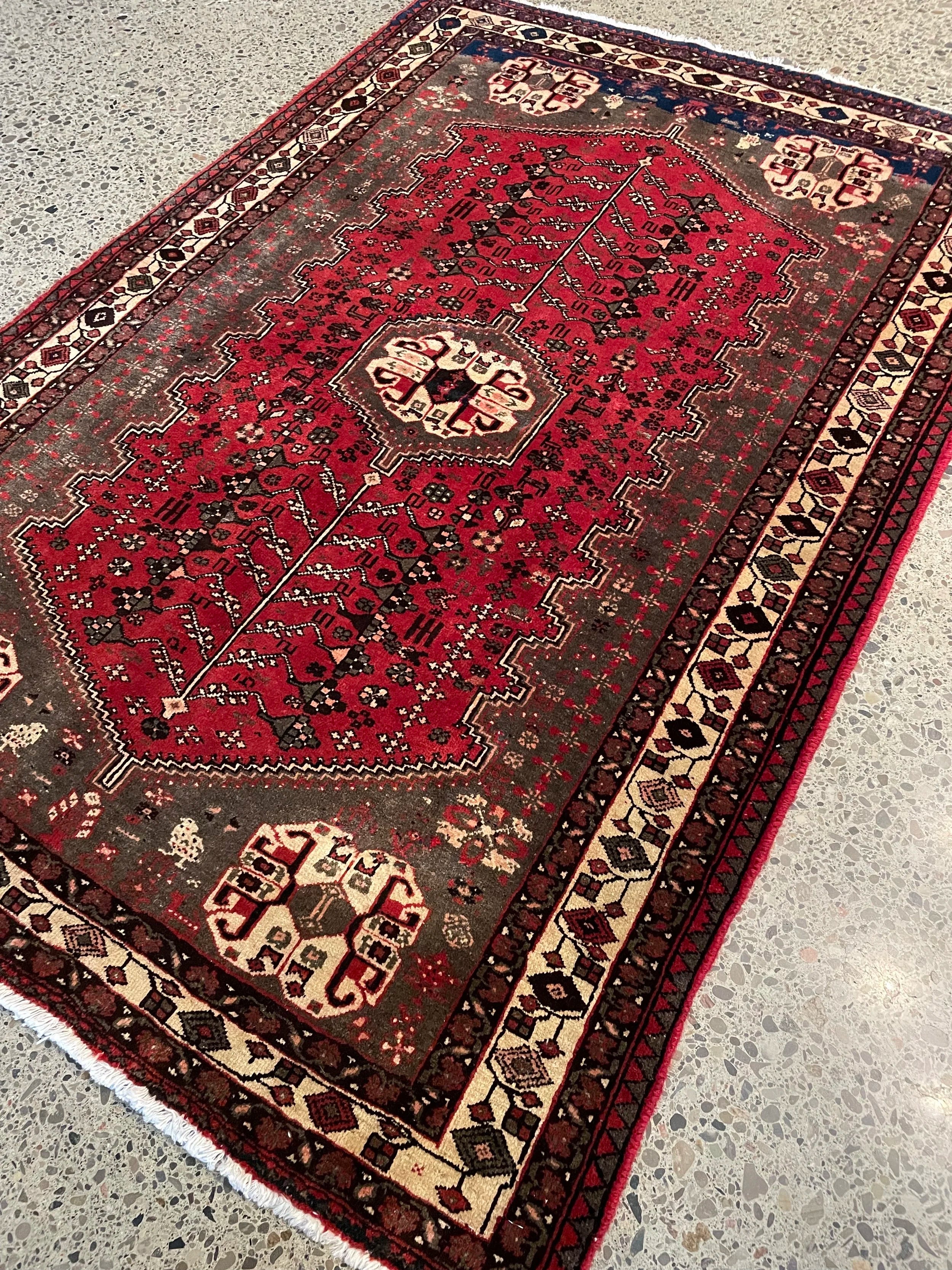 Abadeh Vintage Wool Rug (3'6" x 5'2")