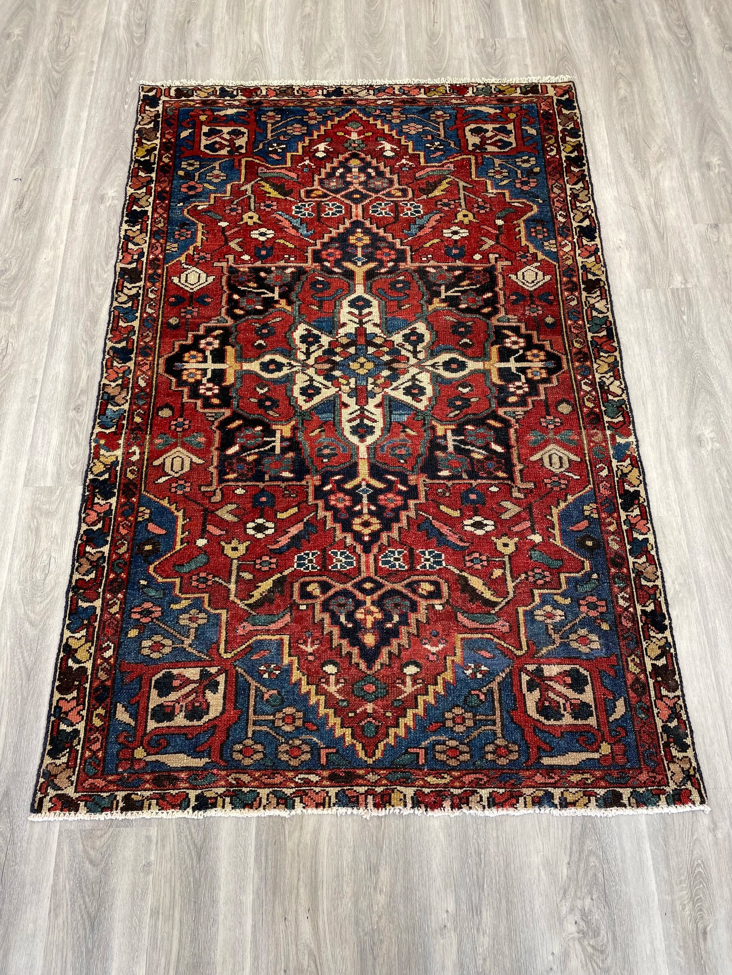 Bakhtiari Semi-Antique Wool Rug (4'1" x 6'3")