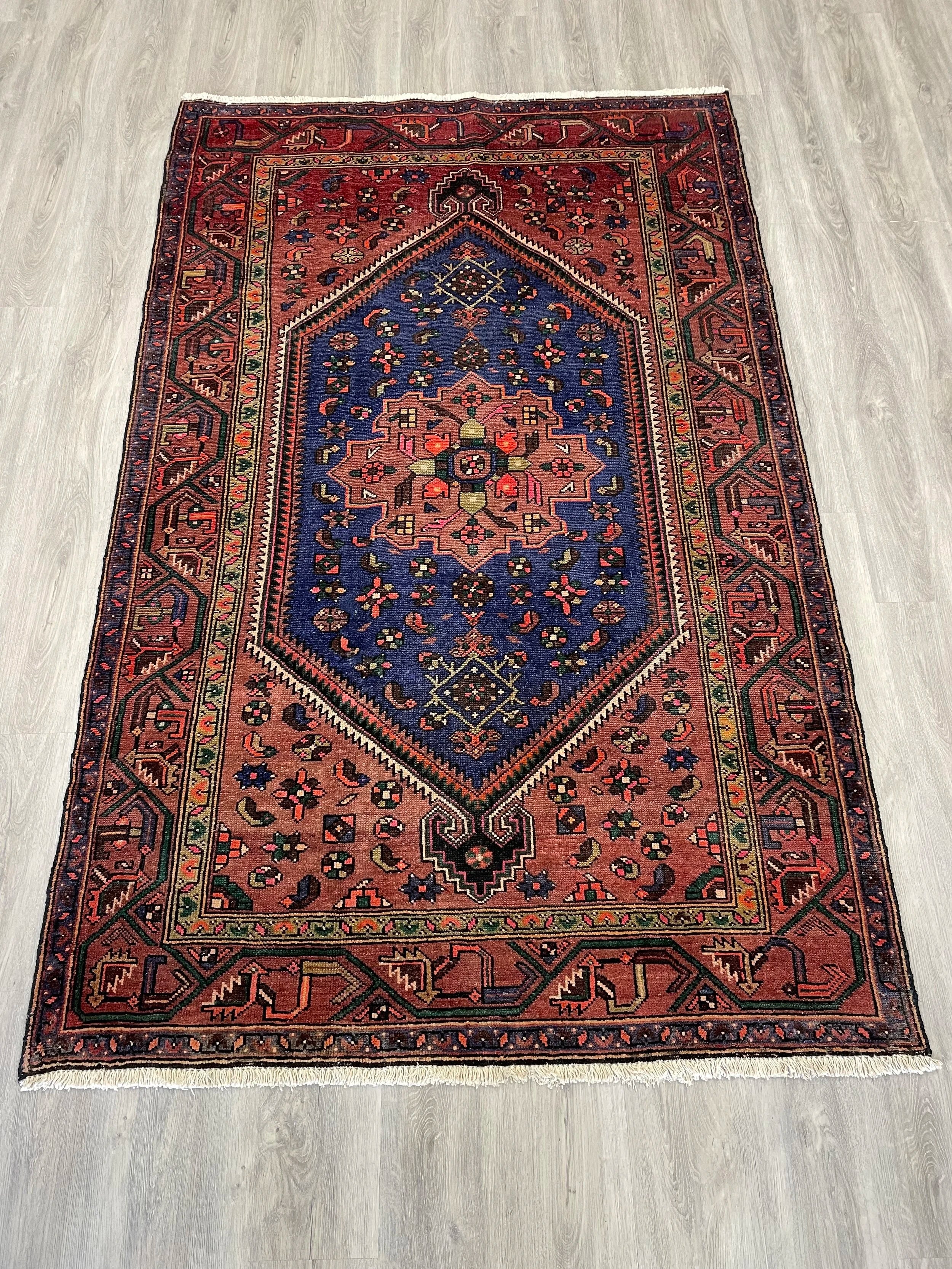 Zanjan Semi-Antique Wool Rug (4'6" x 7'1")