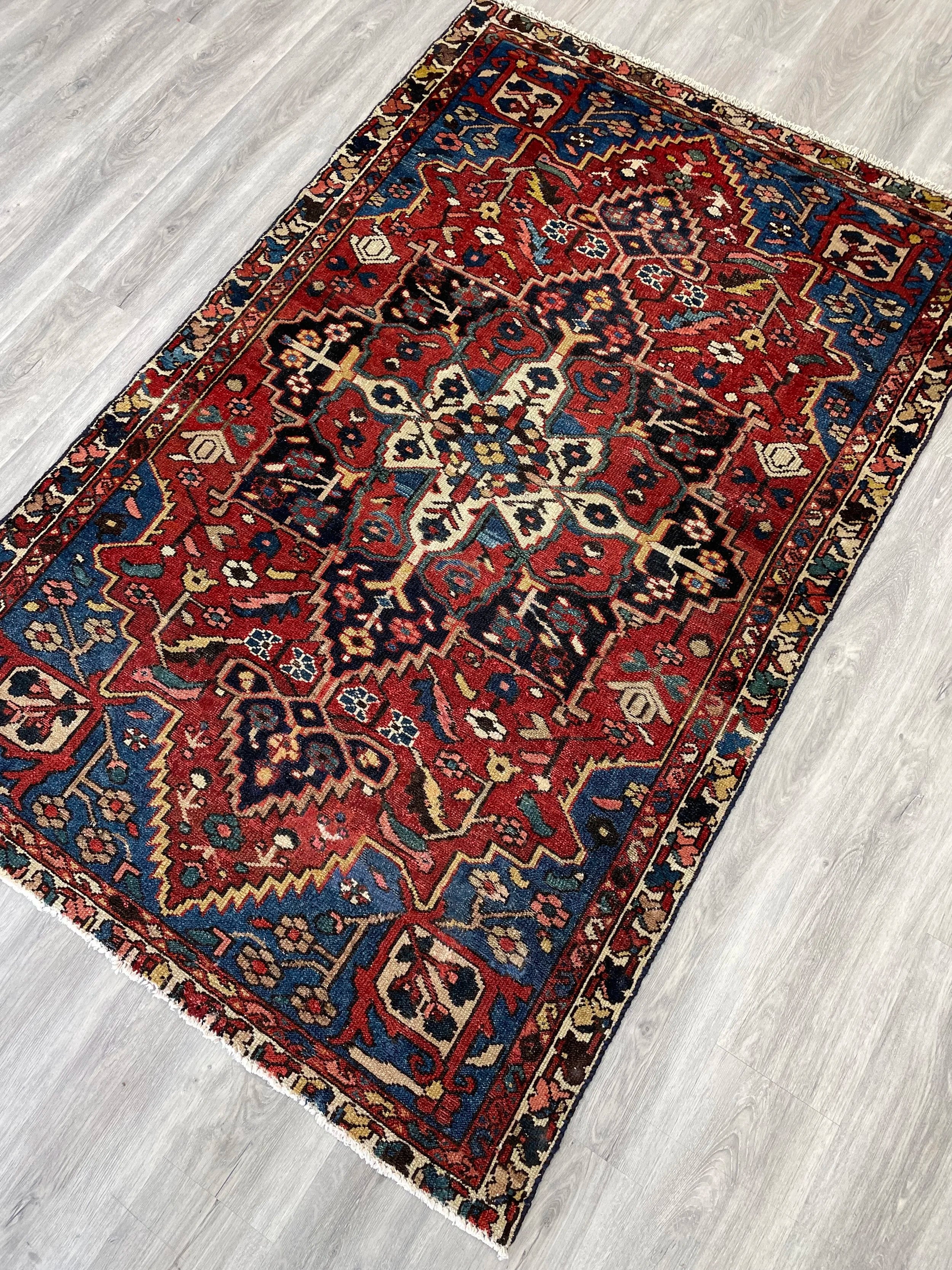 Bakhtiari Semi-Antique Wool Rug (4'1" x 6'3")
