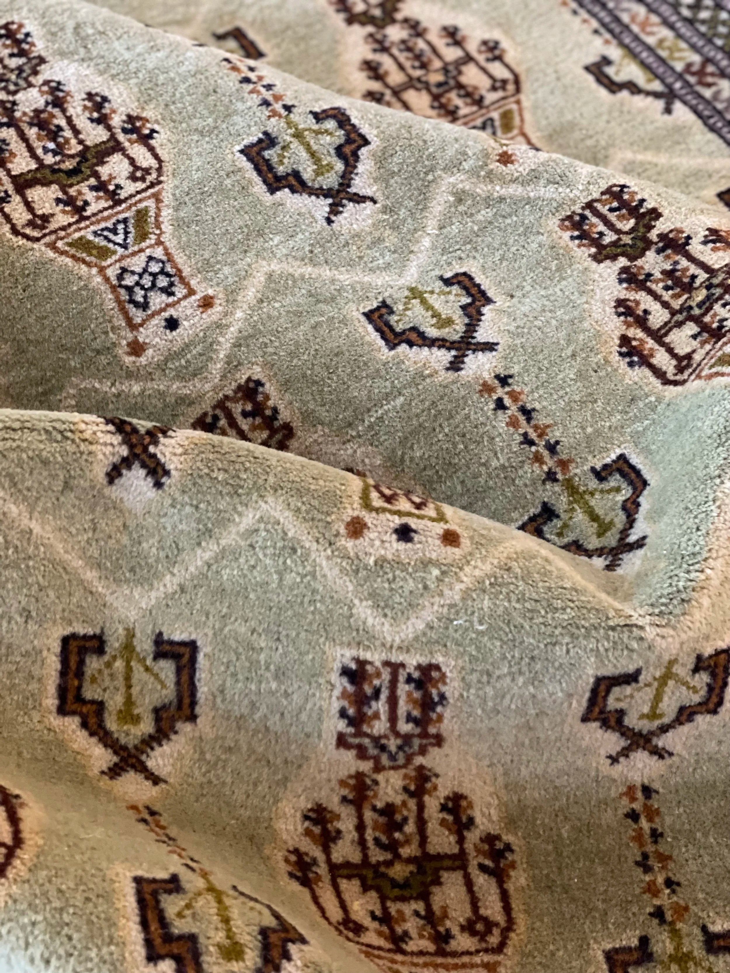 Fine Turkoman Wool Rug (4'3" x 5'8")