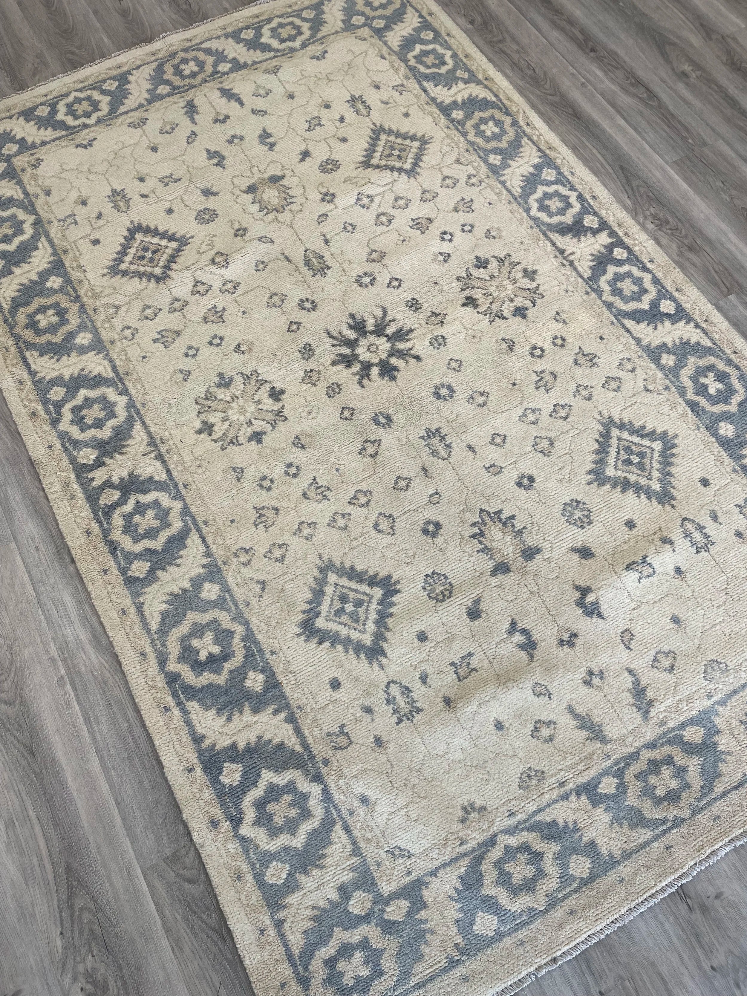 Heritage Collection Wool Rug (5’0” x 7’10”)